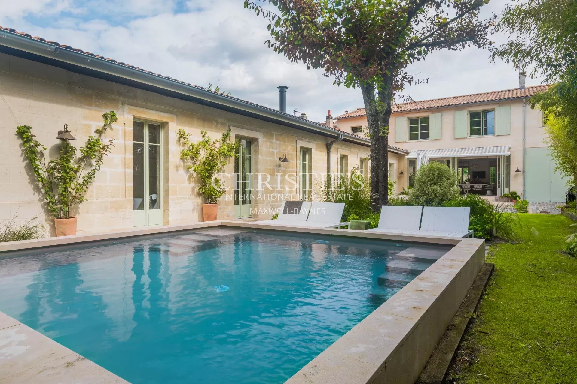 5 Bedroom Villa/Townhouse's Image 3