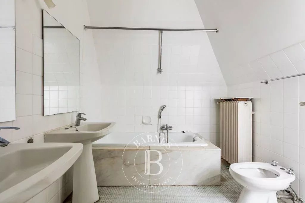 Belle villa Lipszyc avec potentiel dans domaine privé de 7ha
