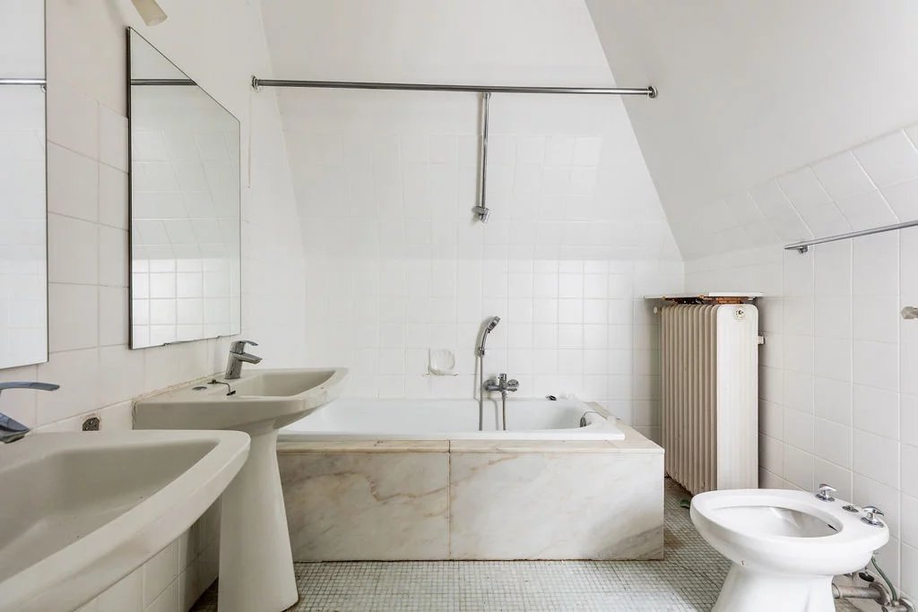 Prachtige Lipszyc villa met potentieel in privédomein of 7 ha