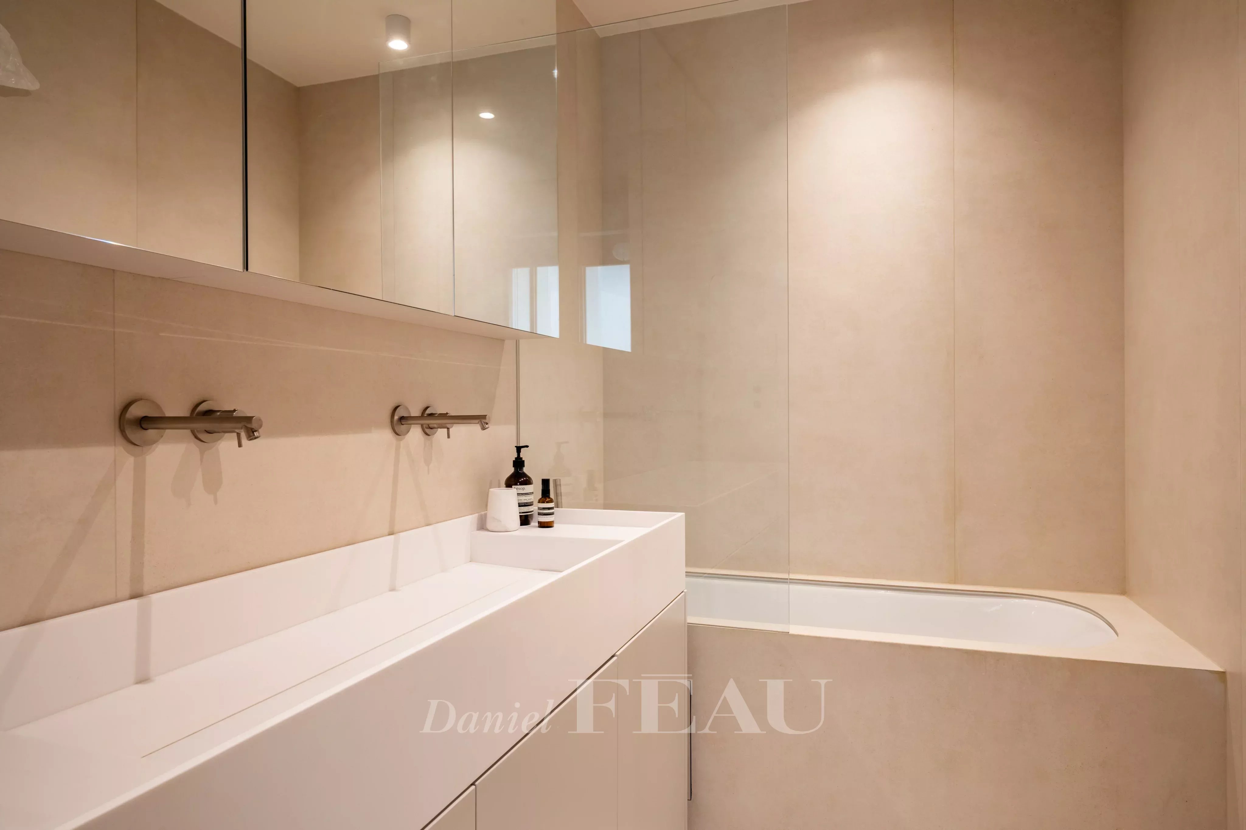 Sale Apartment Paris 7th