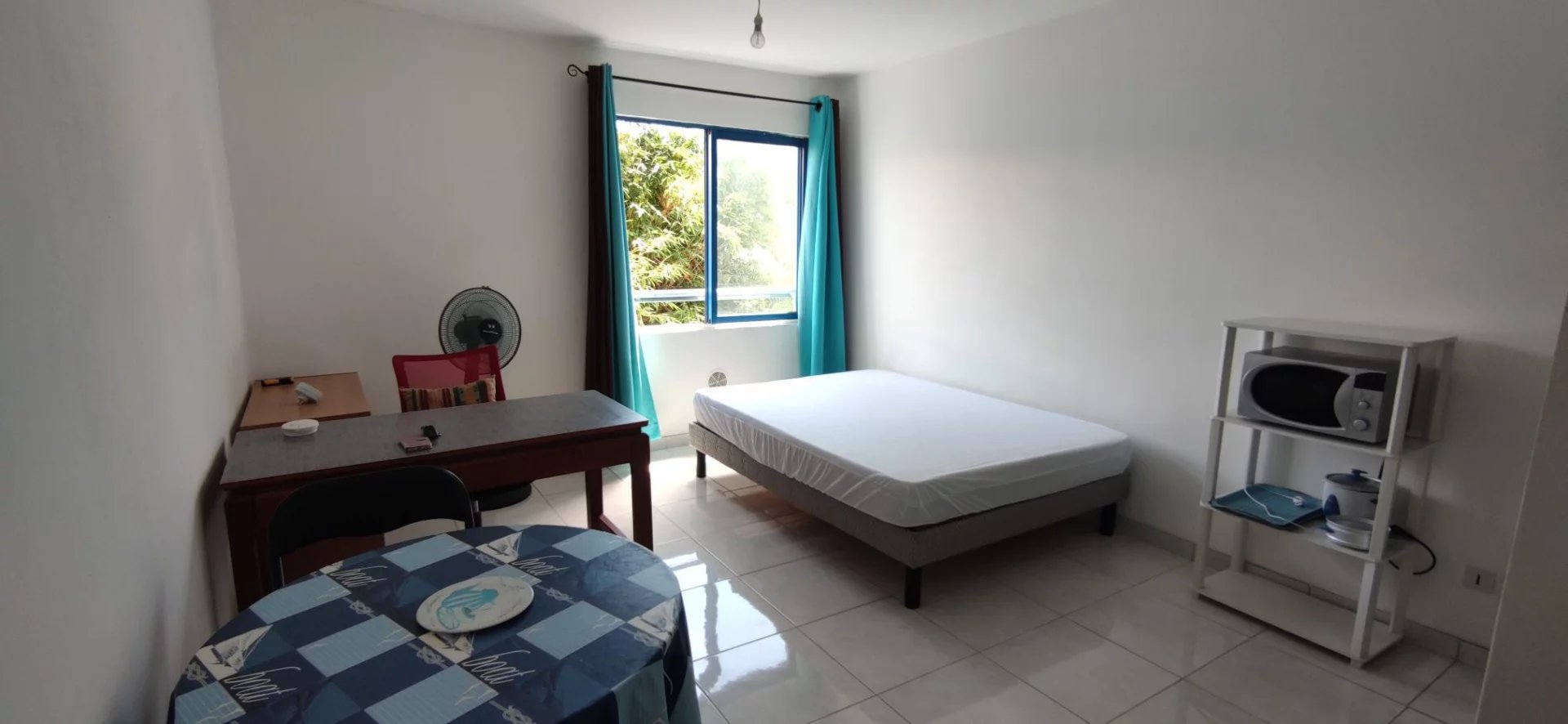  A LOUER - STUDIO 21,06m2 environ SAINTE-CLOTILDE - 546 EUR