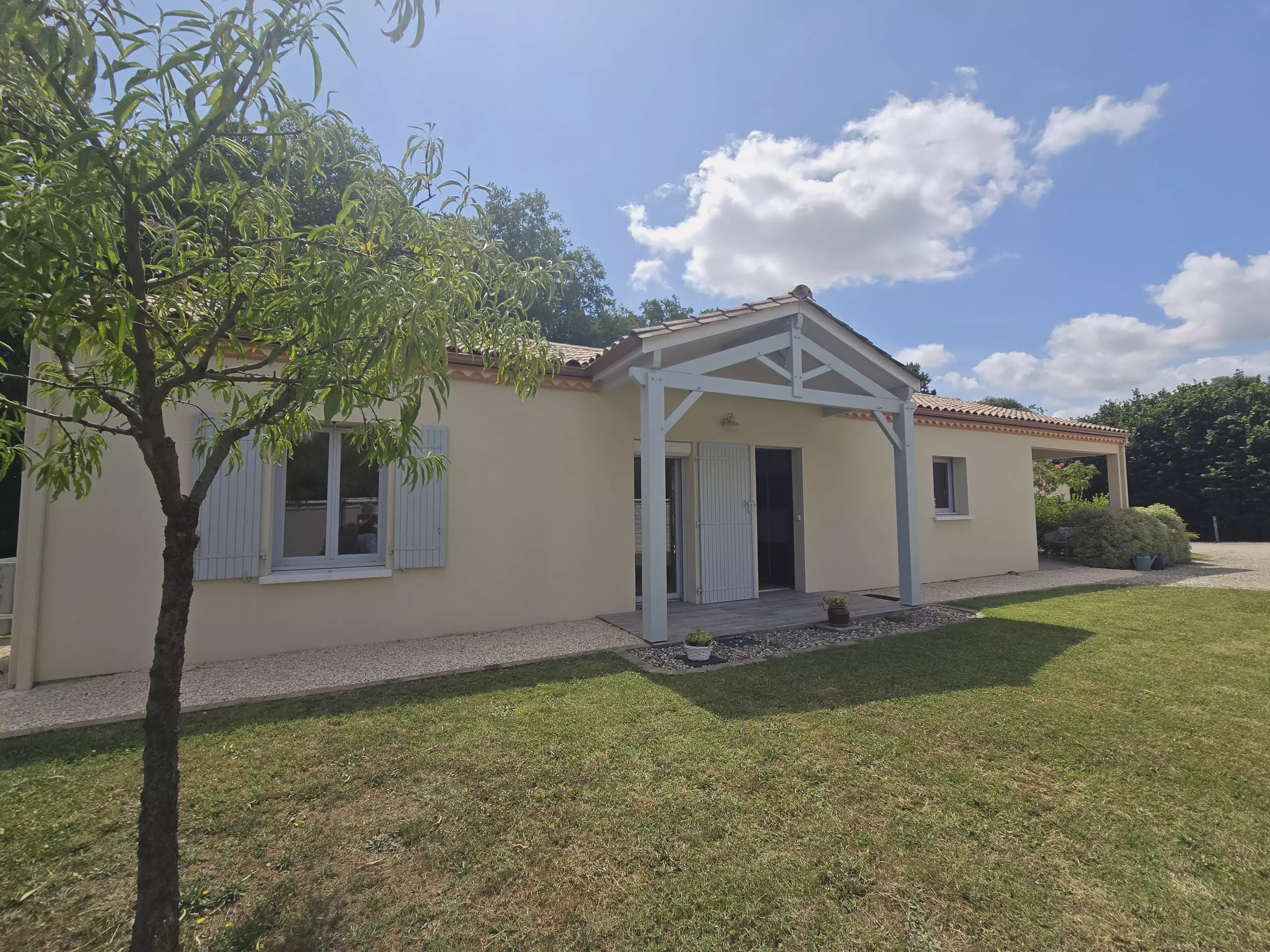 Bungalow in ideal location