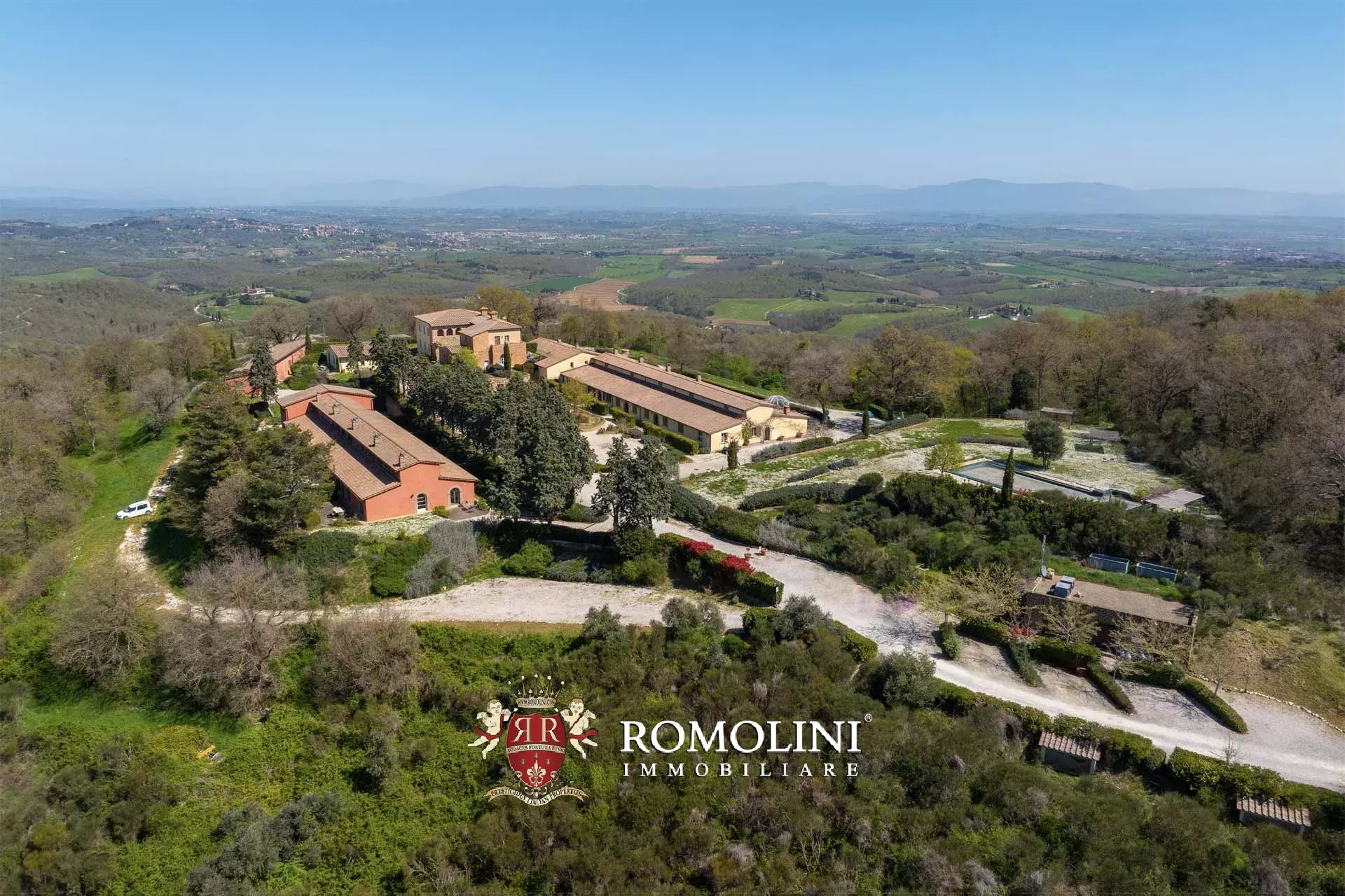 LUXUSANLAGE MIT 19 WOHNUNGEN IN DER TOSKANA, VAL D'ORCIA