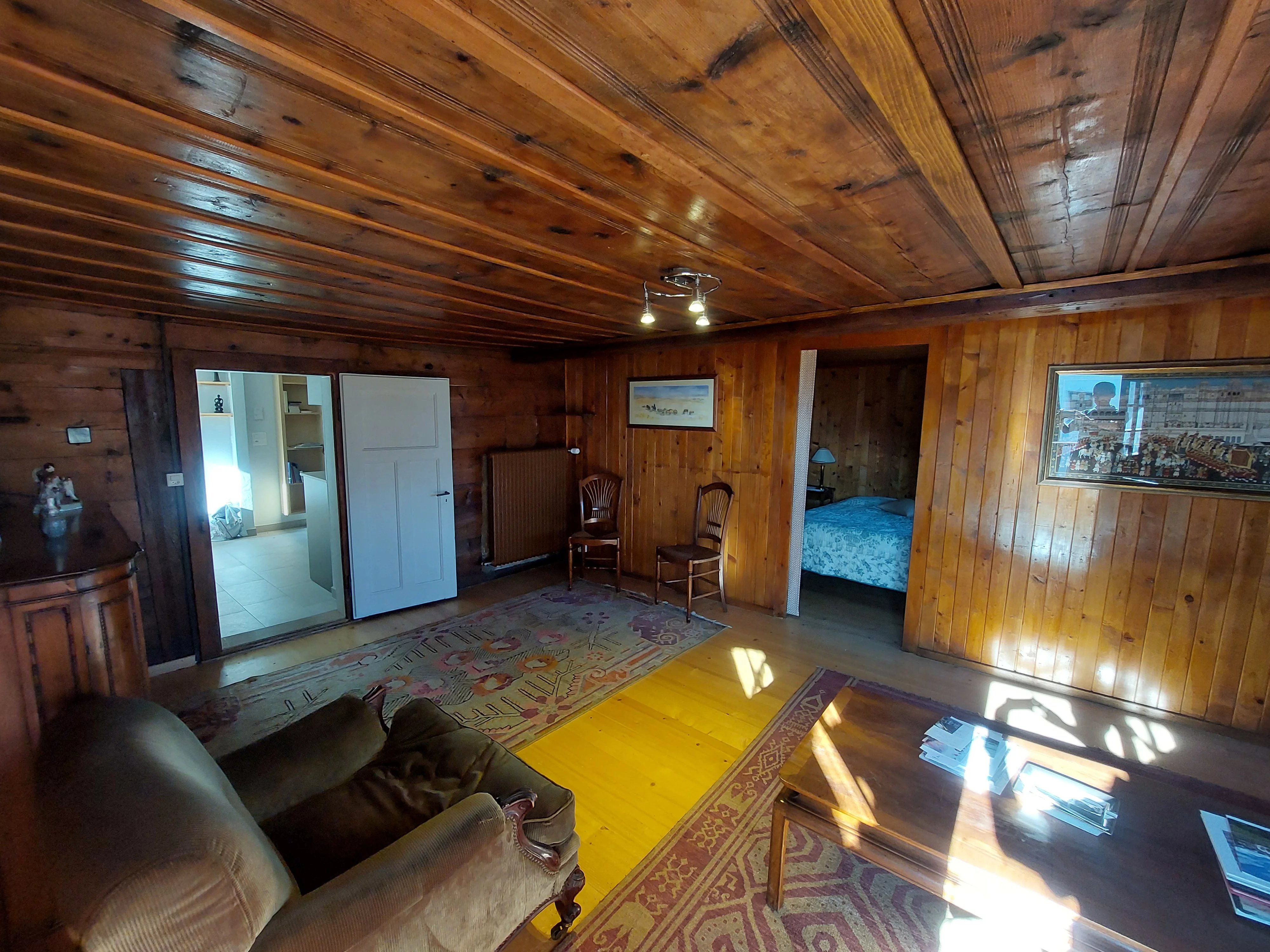 Charmant appartement partiellement rénové au coeur du village de Lens - Photo 3