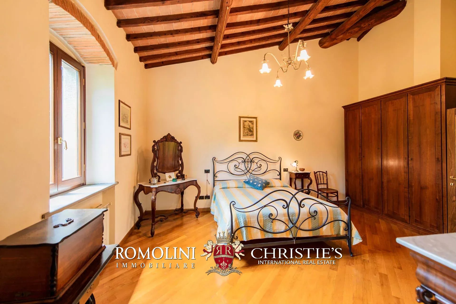 6 Bedroom Villa/Townhouse's Image 41