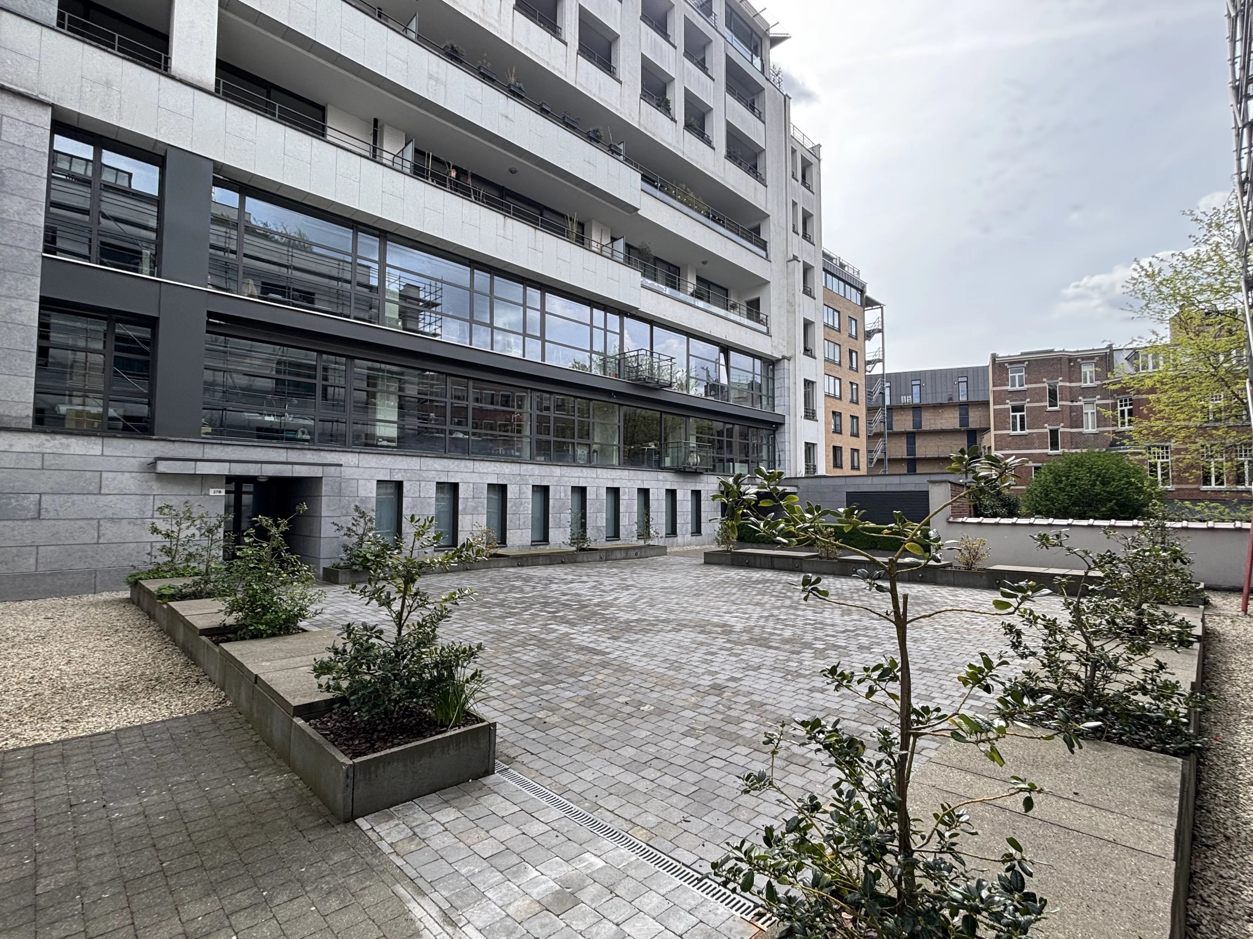 Brussel centrum – Groot gerenoveerd appartement – terras en hoge plafonds