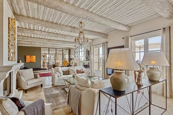 Luxury 5-Bedroom Bastide for Sale in Tourrettes with Panoramic Views — photo 6