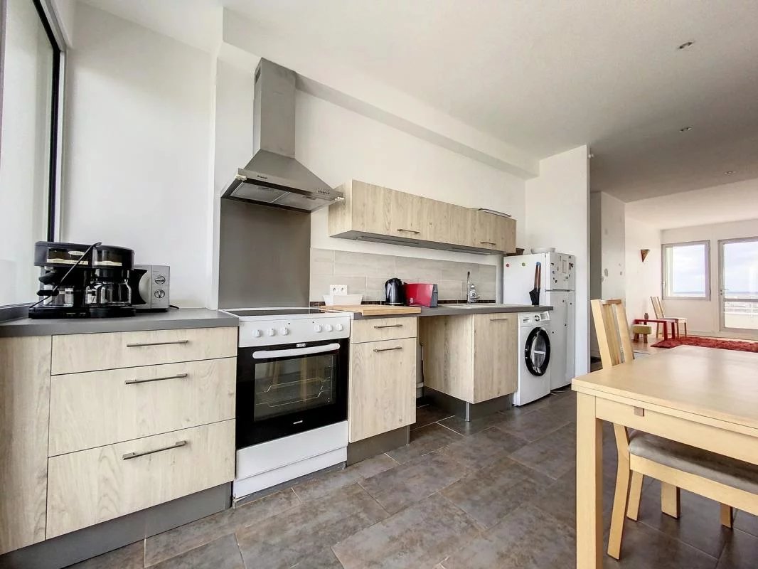 Mermoz-Pinel - appartement T4 meublé en dernier étage