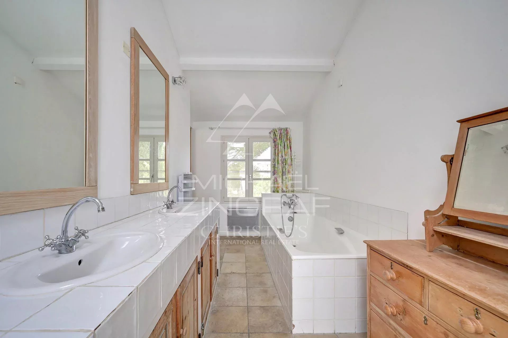 5 Bedroom Villa/Townhouse's Image 8