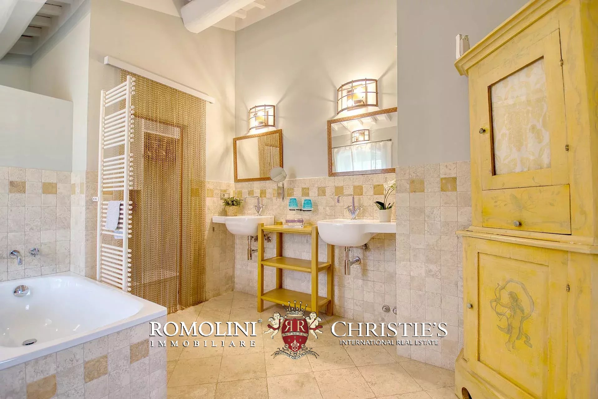 6 Bedroom Villa/Townhouse's Image 27