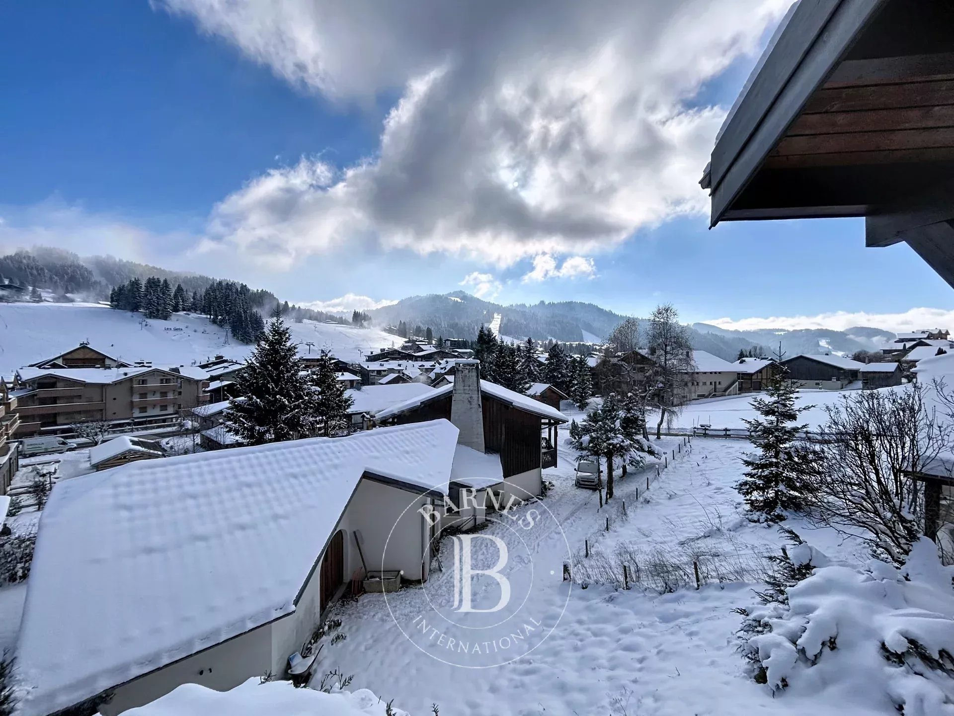Photo of Les Gets - Unique chalet of 167 sqm with panoramic views in the village center – 4 bedrooms