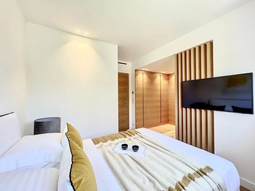  Image of Apartment - 3 Bedrooms - 1 Bathrooms for Sale in Alpes-Maritimes-Cannes-France, Image 11
