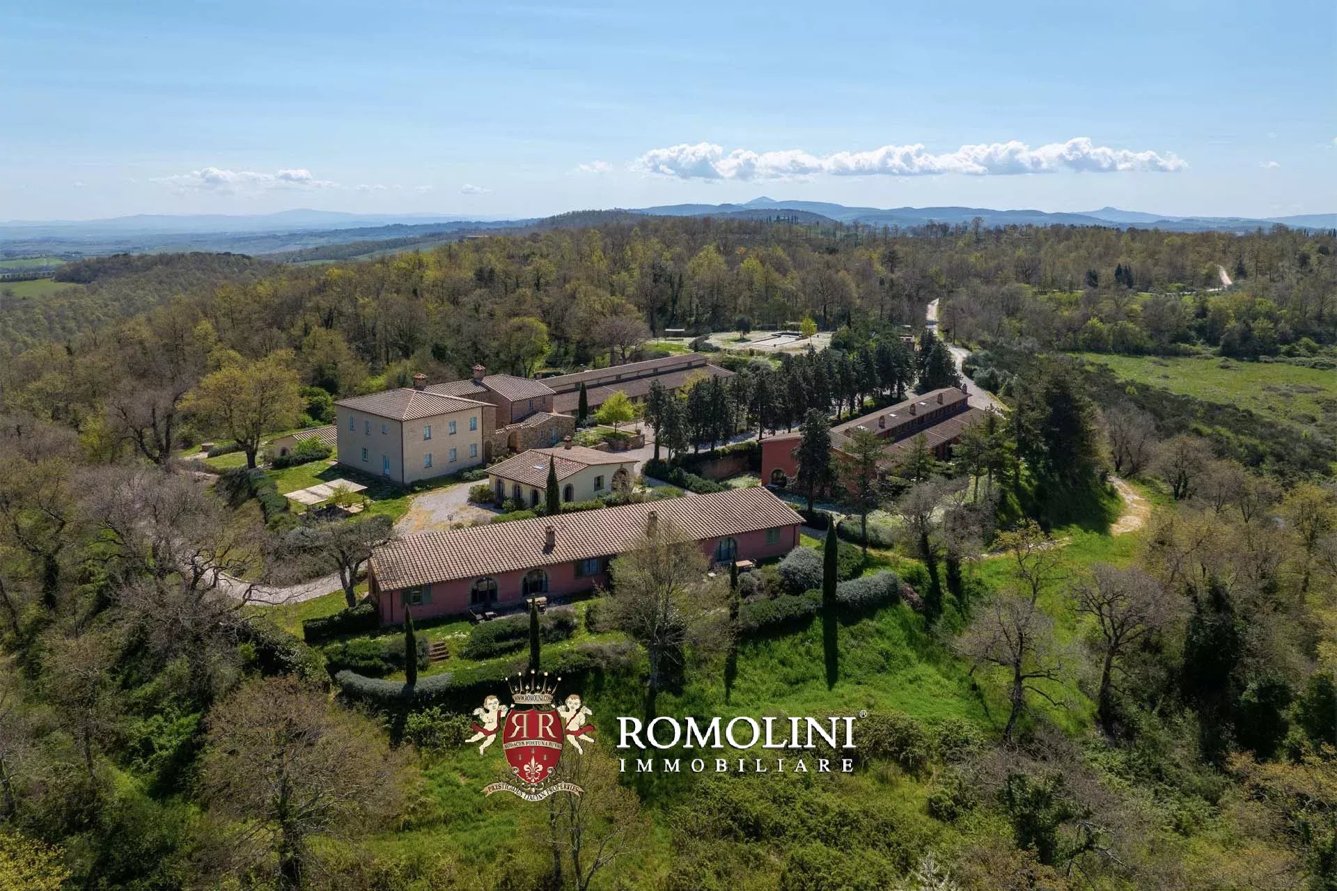 LUXUSANLAGE MIT 19 WOHNUNGEN IN DER TOSKANA, VAL D'ORCIA
