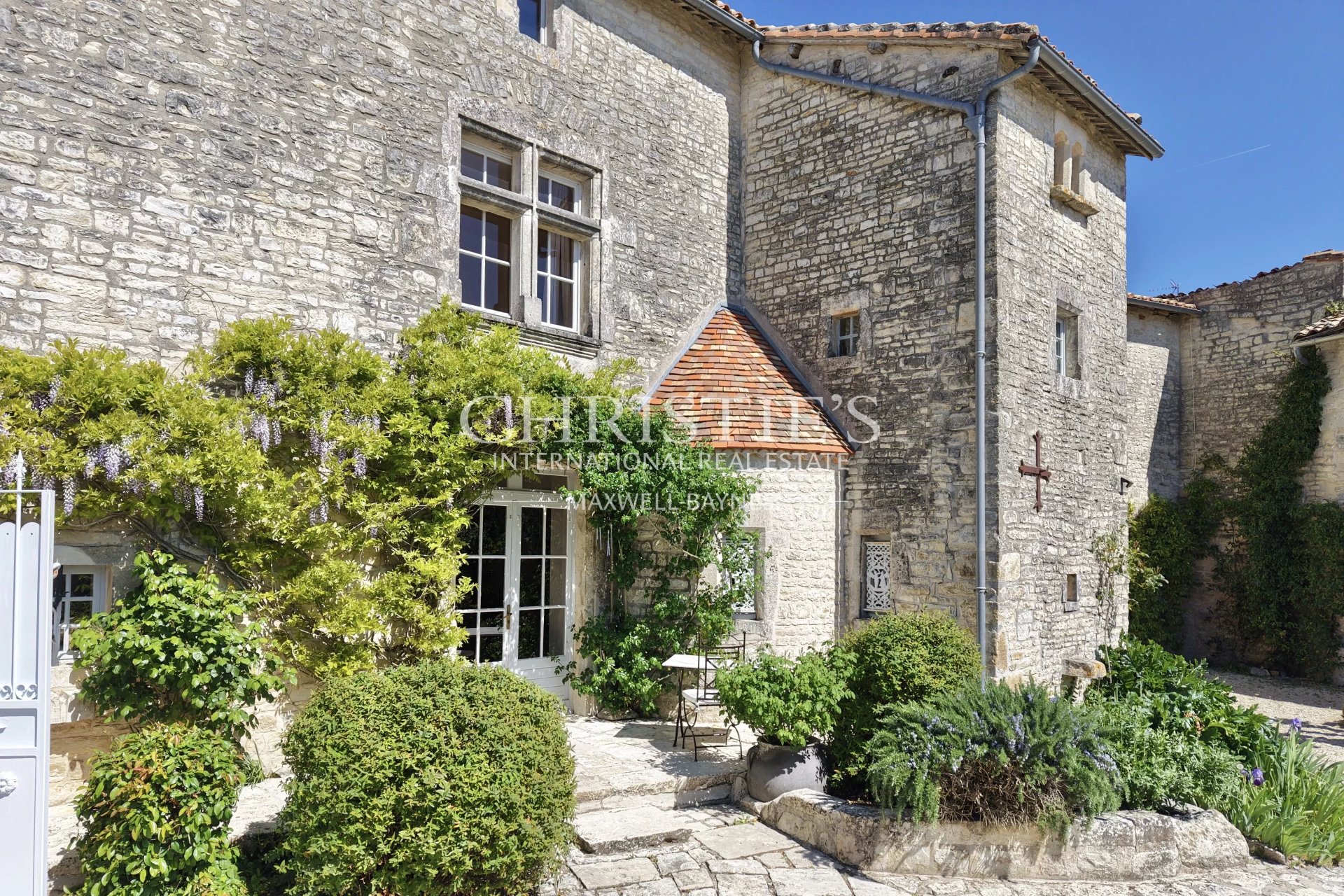 7 Bedroom Villa/Townhouse's Image 31