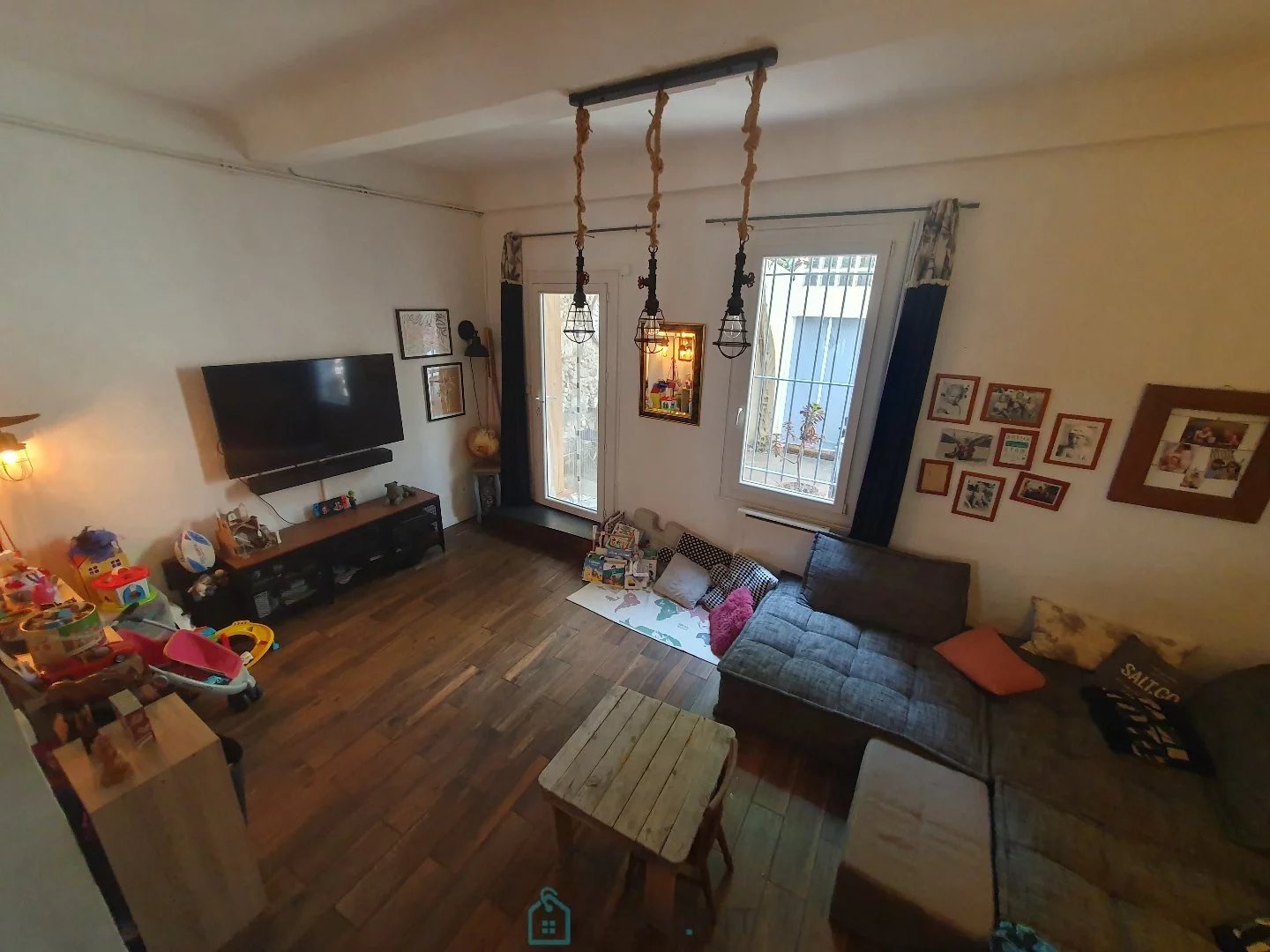 MAISON VILLAGE  163 m²  TERRASSE ET COUR