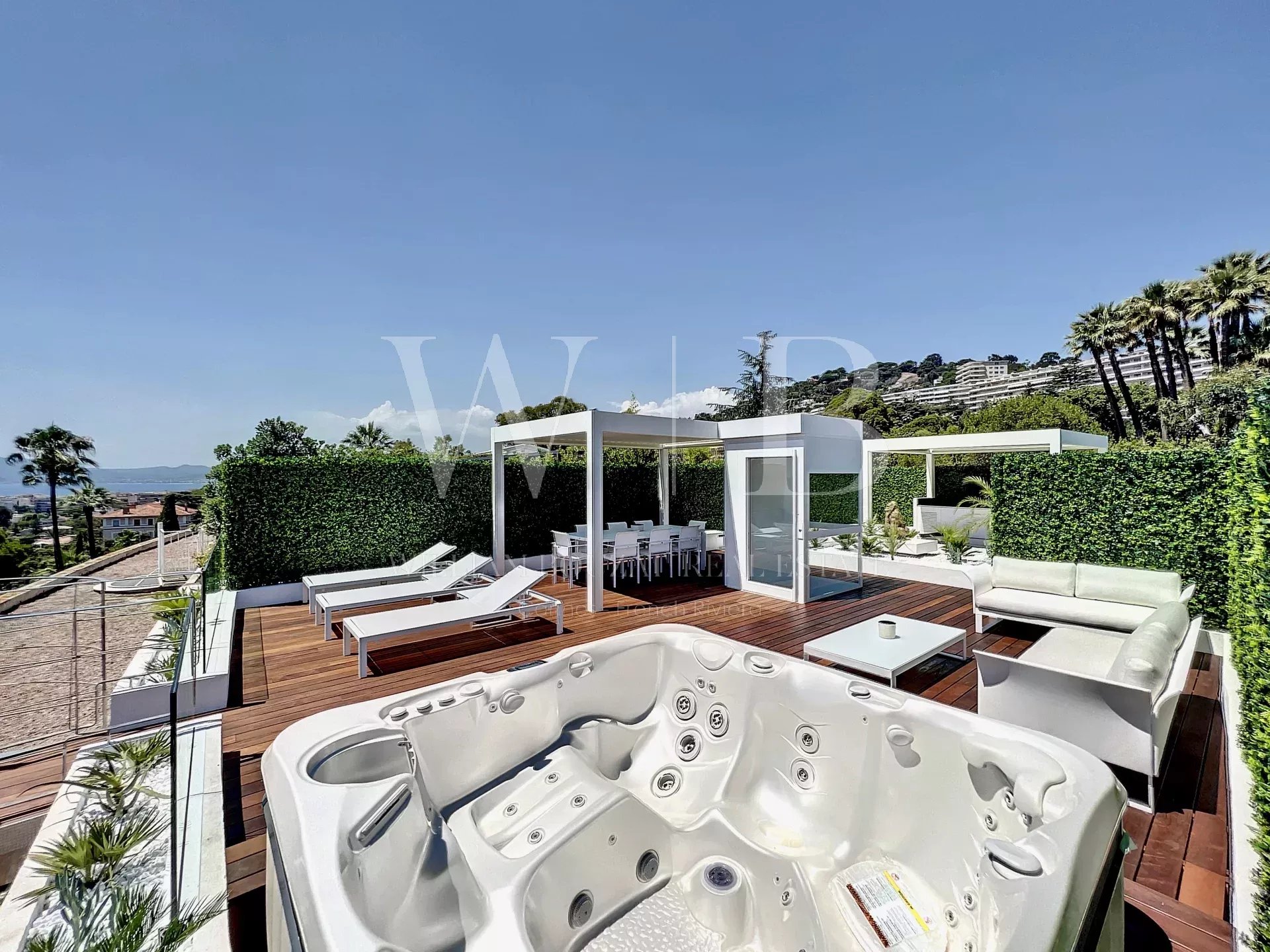 Agence immobilière de WILLIAM BOUZAT REAL ESTATE – Cannes French Riviera
