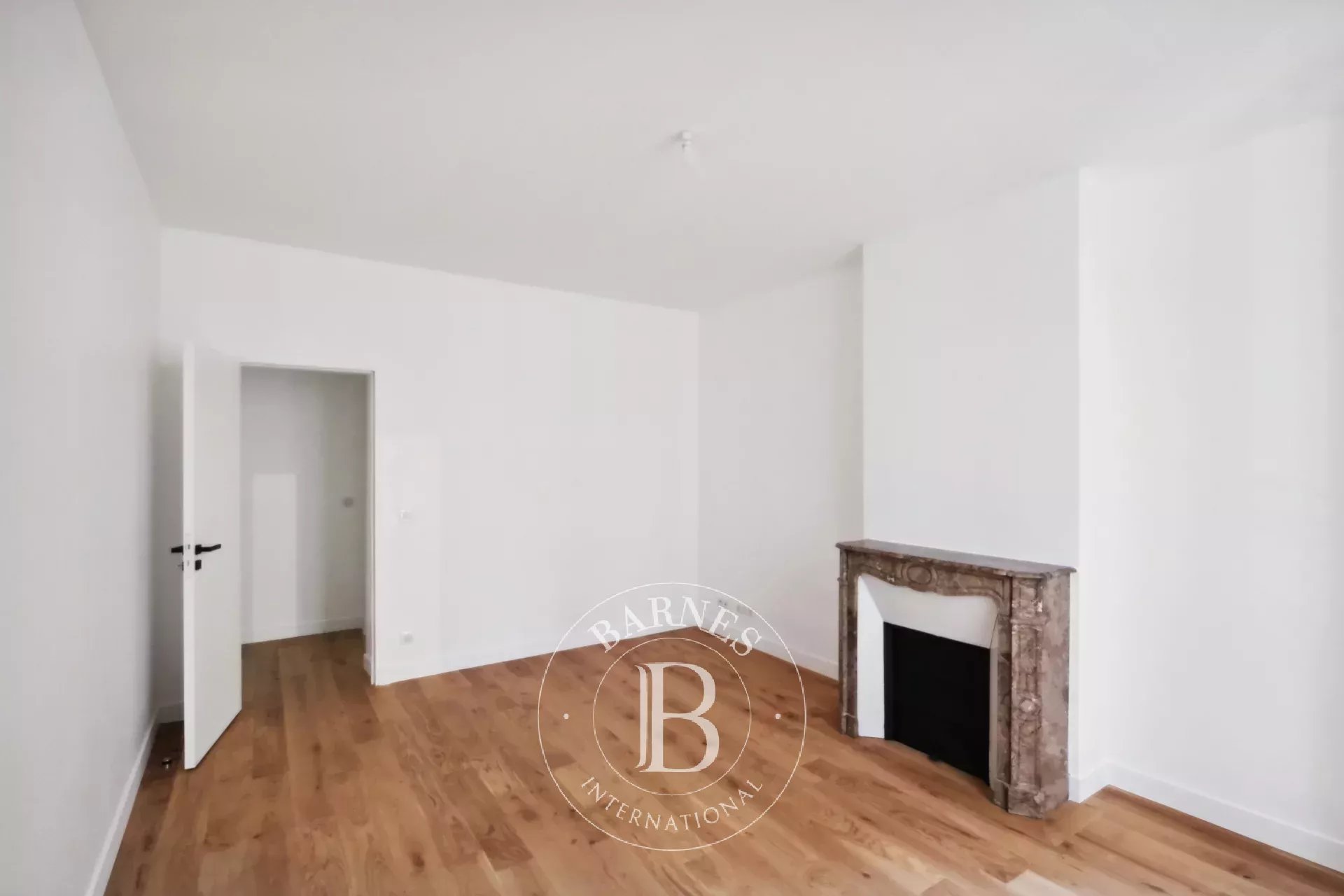 Paris 6 - Saint-Placide - 3-room apartment - renovated - quiet - overlooking a courtyard