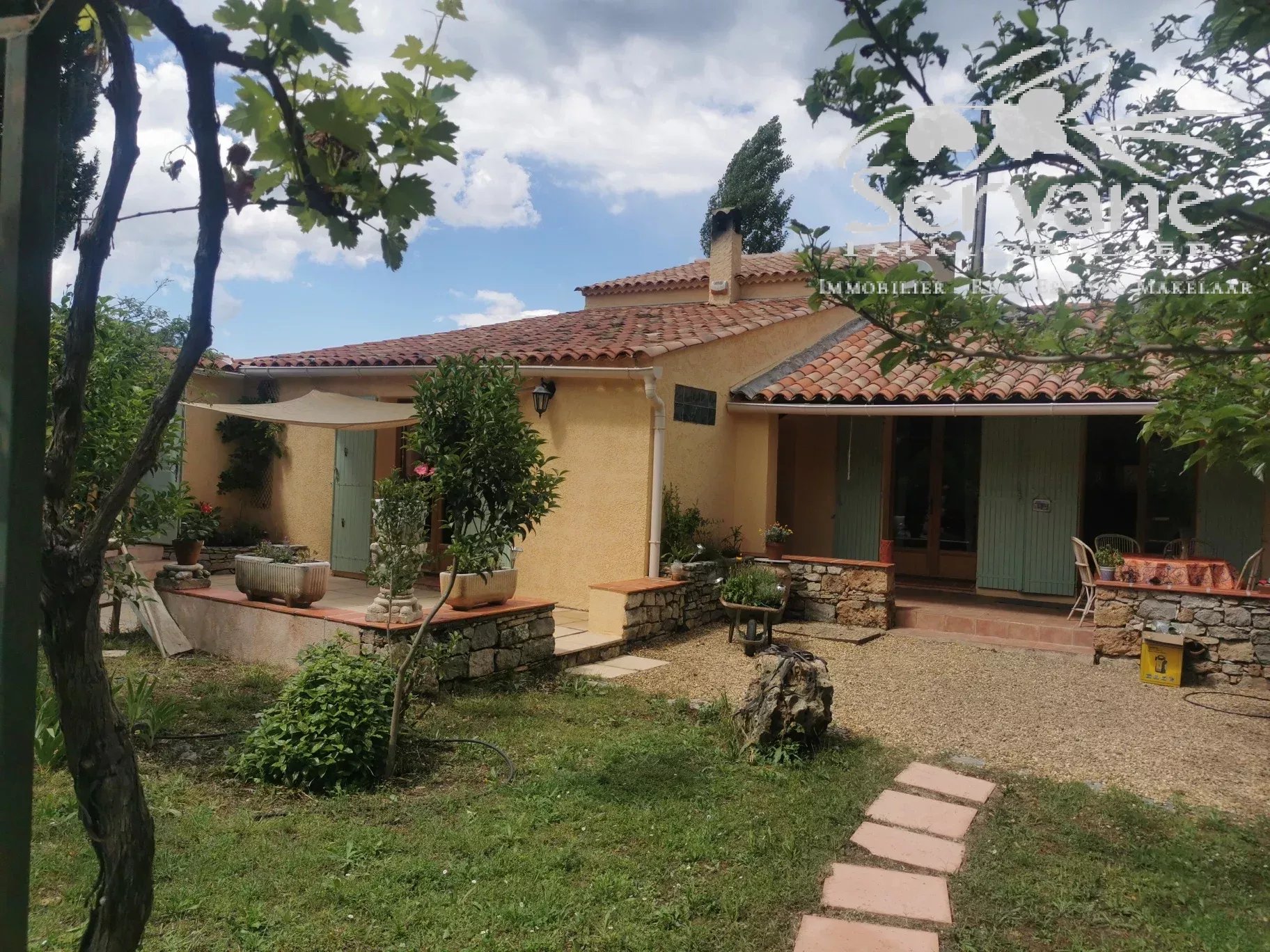 SOLE AGENCY LORGUES 3 BEDROOMS VILLA