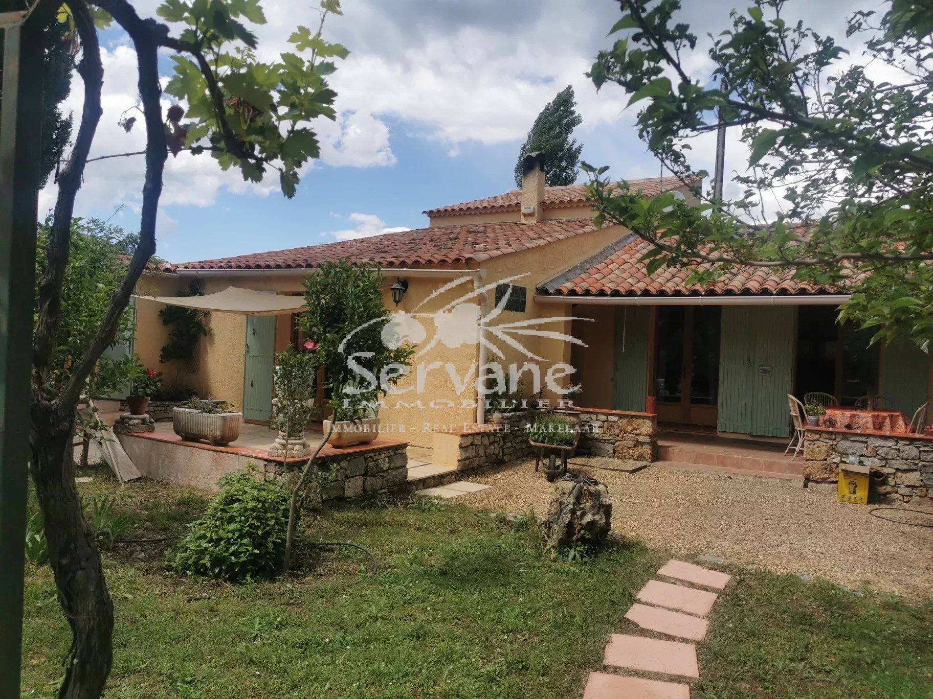 LORGUES VILLA T4 SUR 3220 m²