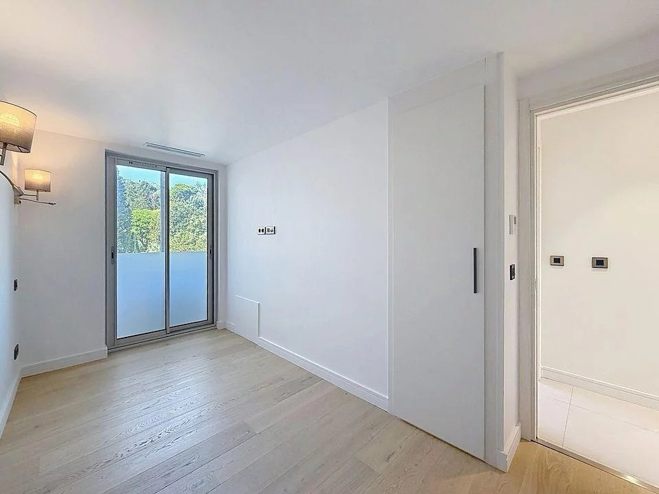  Image of Apartment - 3 Bedrooms - 2 Bathrooms for Sale in Alpes-Maritimes-Cannes-France, Image 9