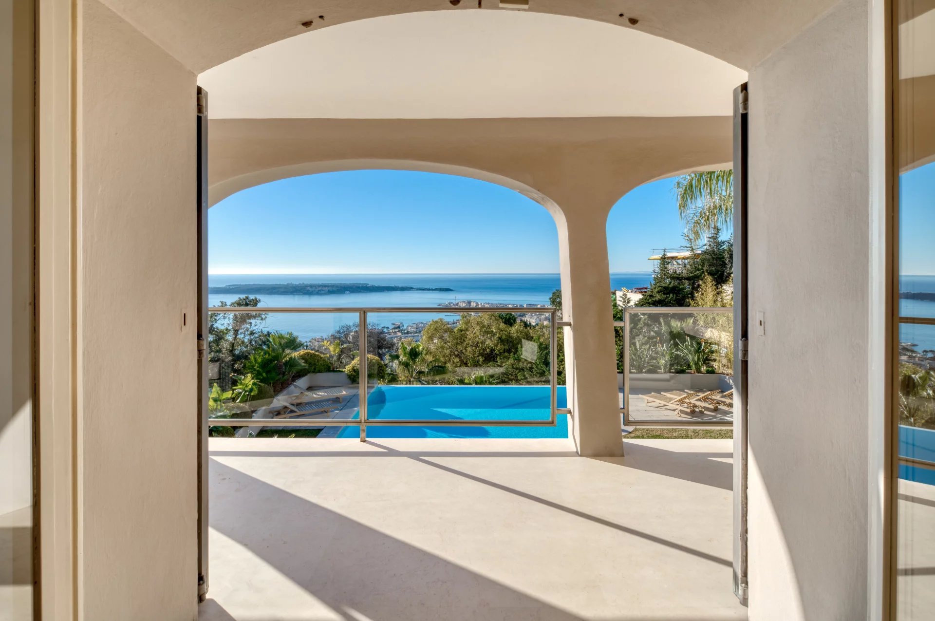 SUPER CANNES  -VUE MER PANORAMIQUE  – 320M2