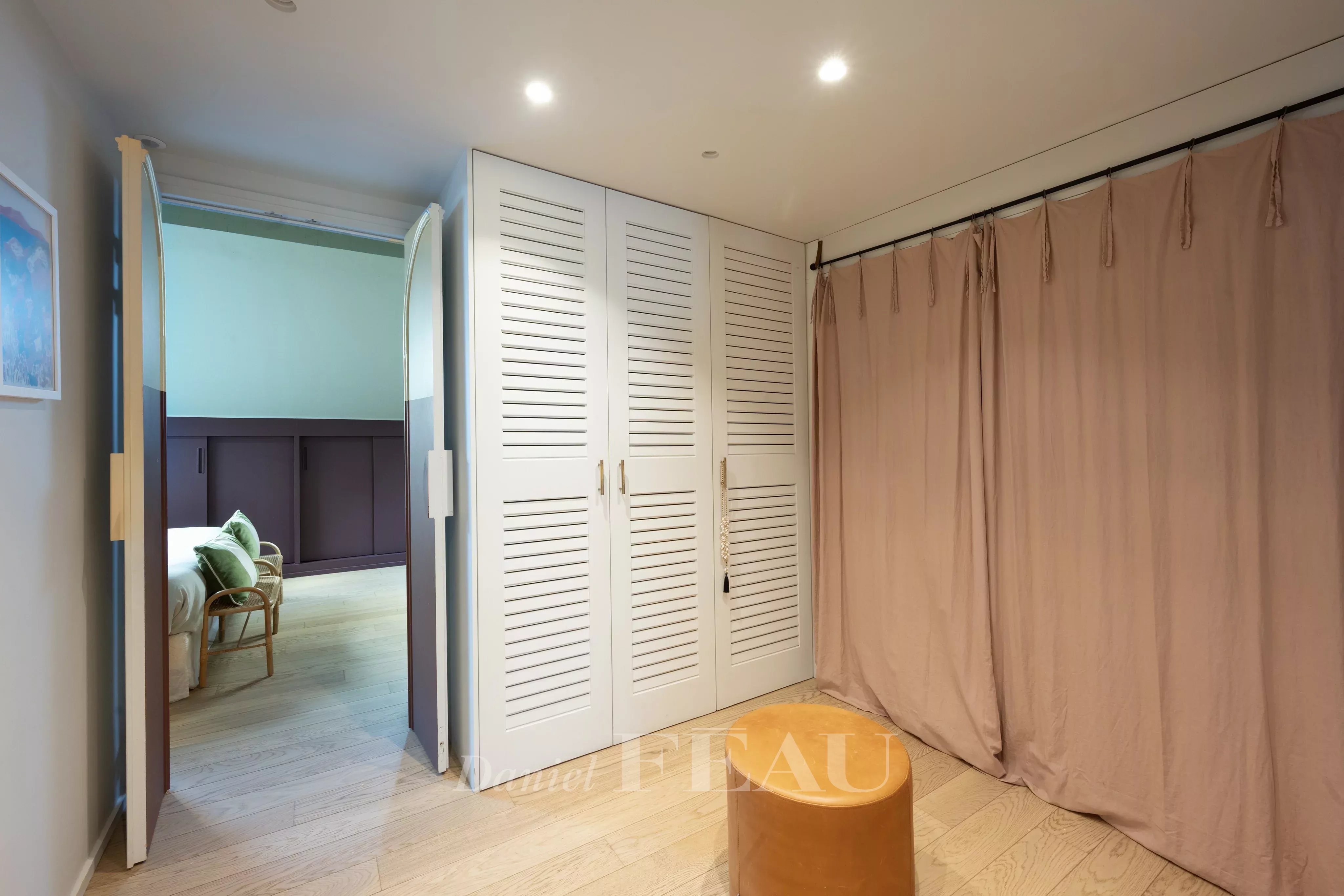 Walk-in closet