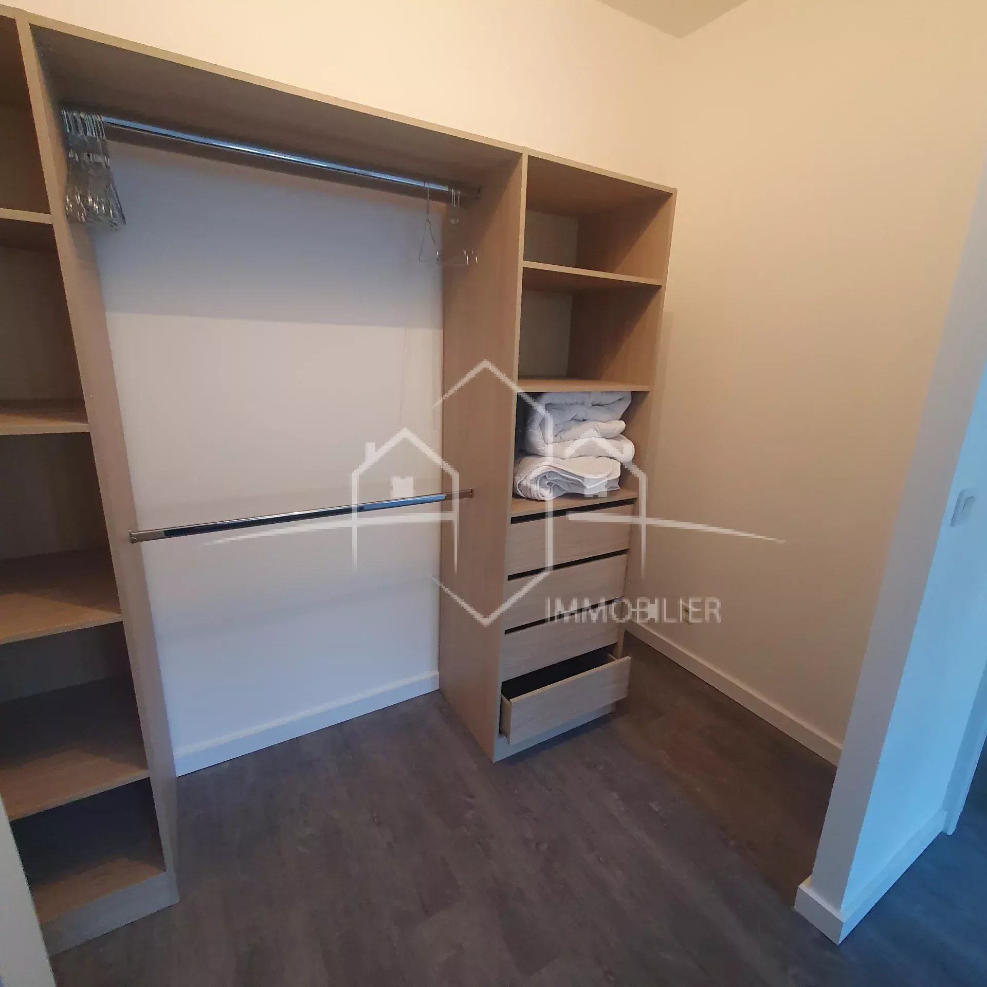 BEAUREPAIRE T2 meublé 2ème étage