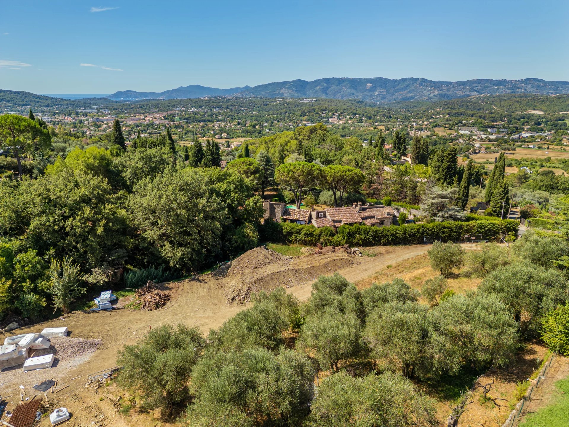 Terrain exceptionnel avec projet de villa contemporaine approuvé