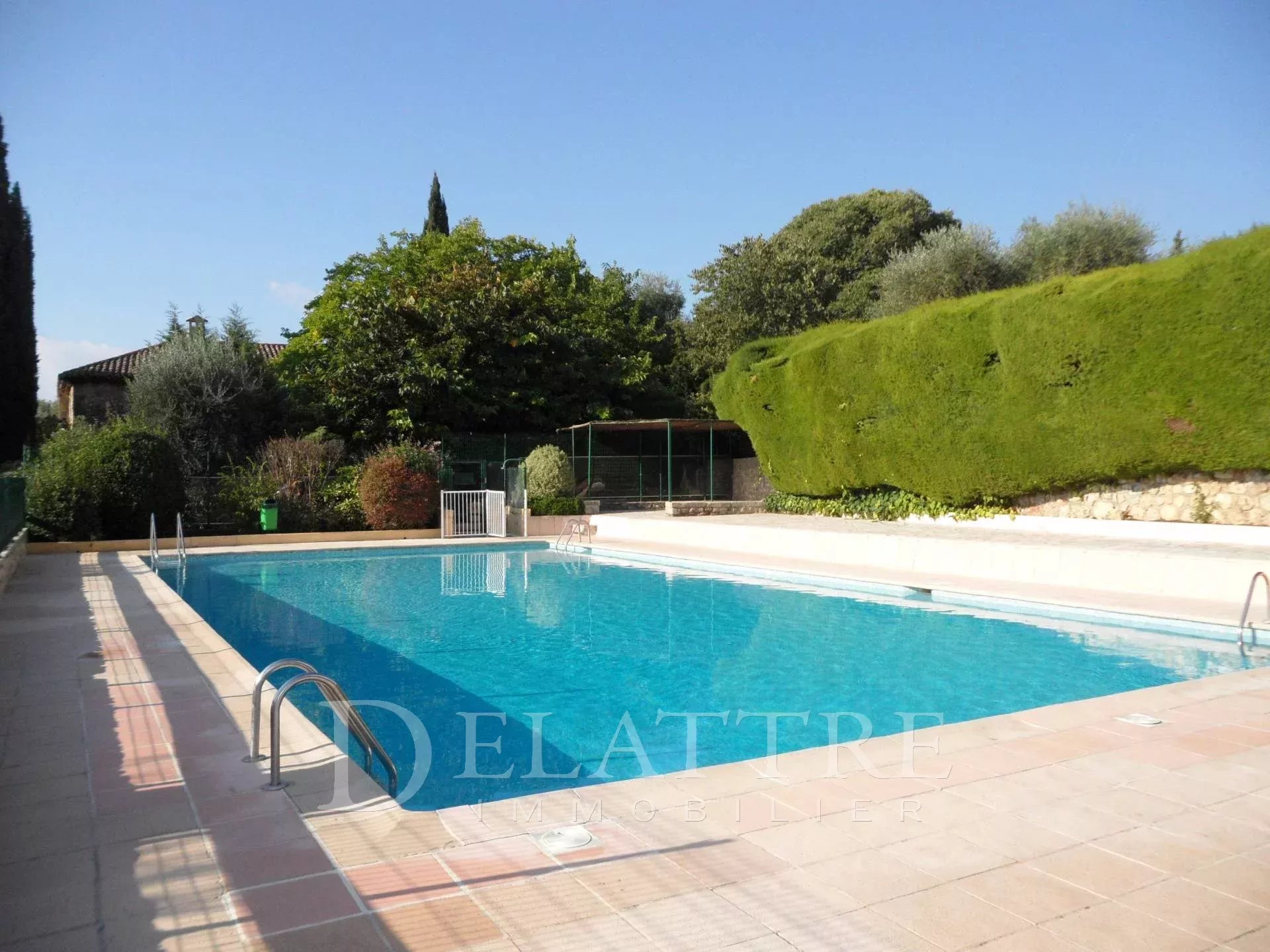 BEAU 2 PIECES - GRASSE SUD RESIDENCE AVEC PISCINE ET TENNIS