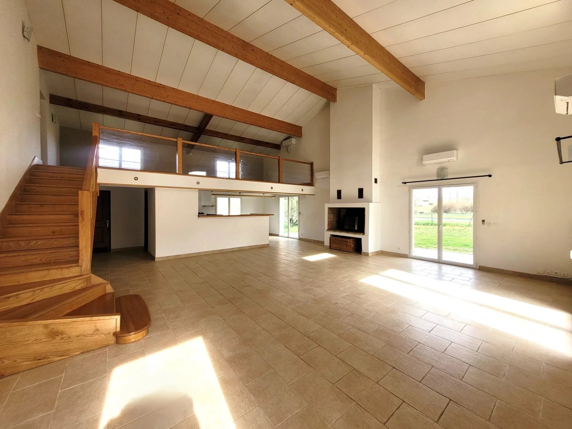 Ferme rénovée  avec piscine sur 2900 m² de terrain