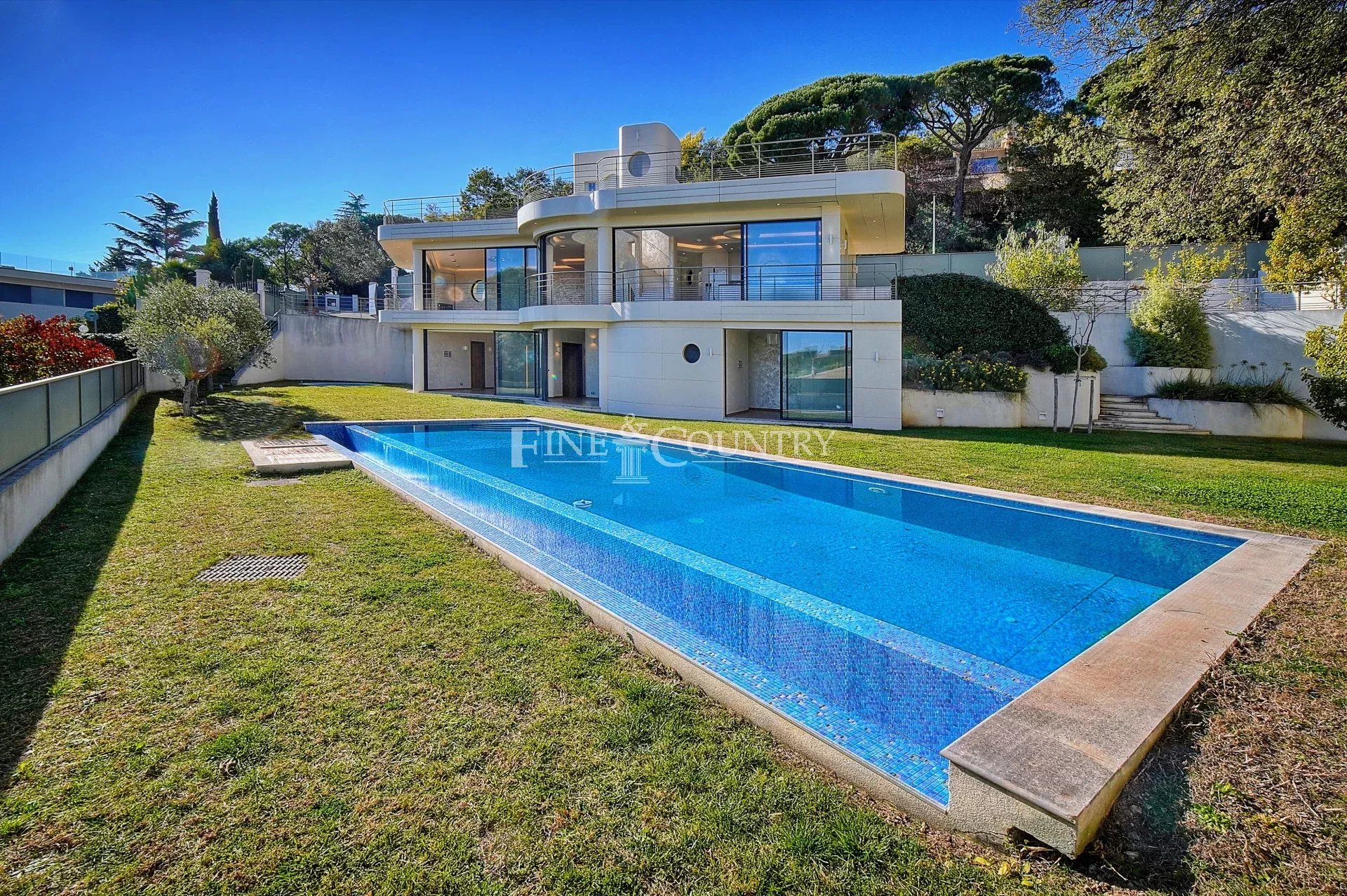 Photo of Villa for sale in Cannes with sea view