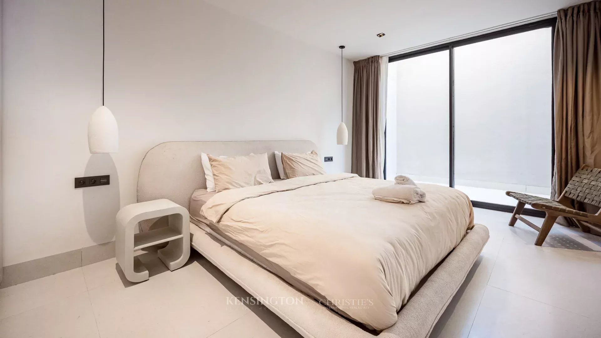 6 Bedroom Villa/Townhouse's Image 35