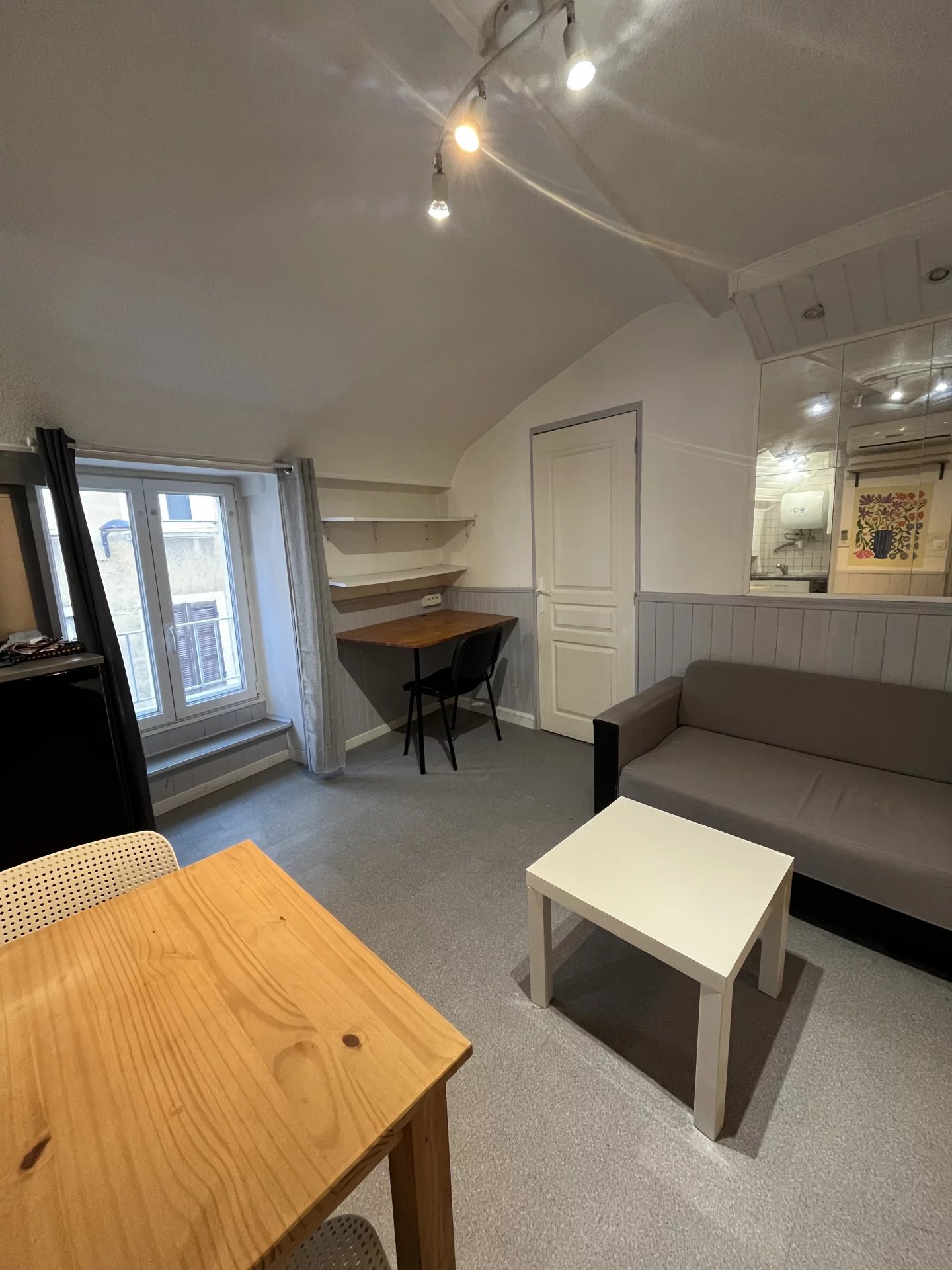 Grenoble - 14 rue de Sault - Studio meublé de 21.59 m²