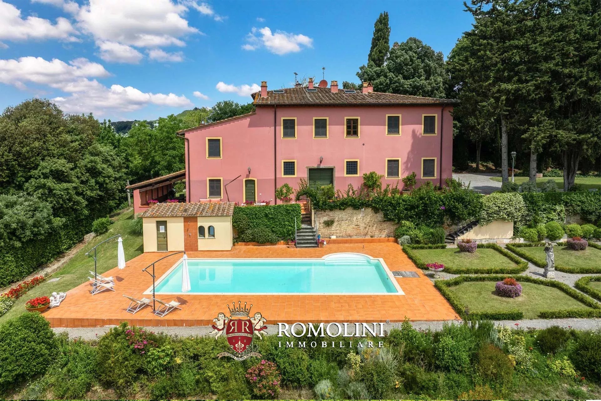 37 Bedroom Villa/Townhouse's Image 6