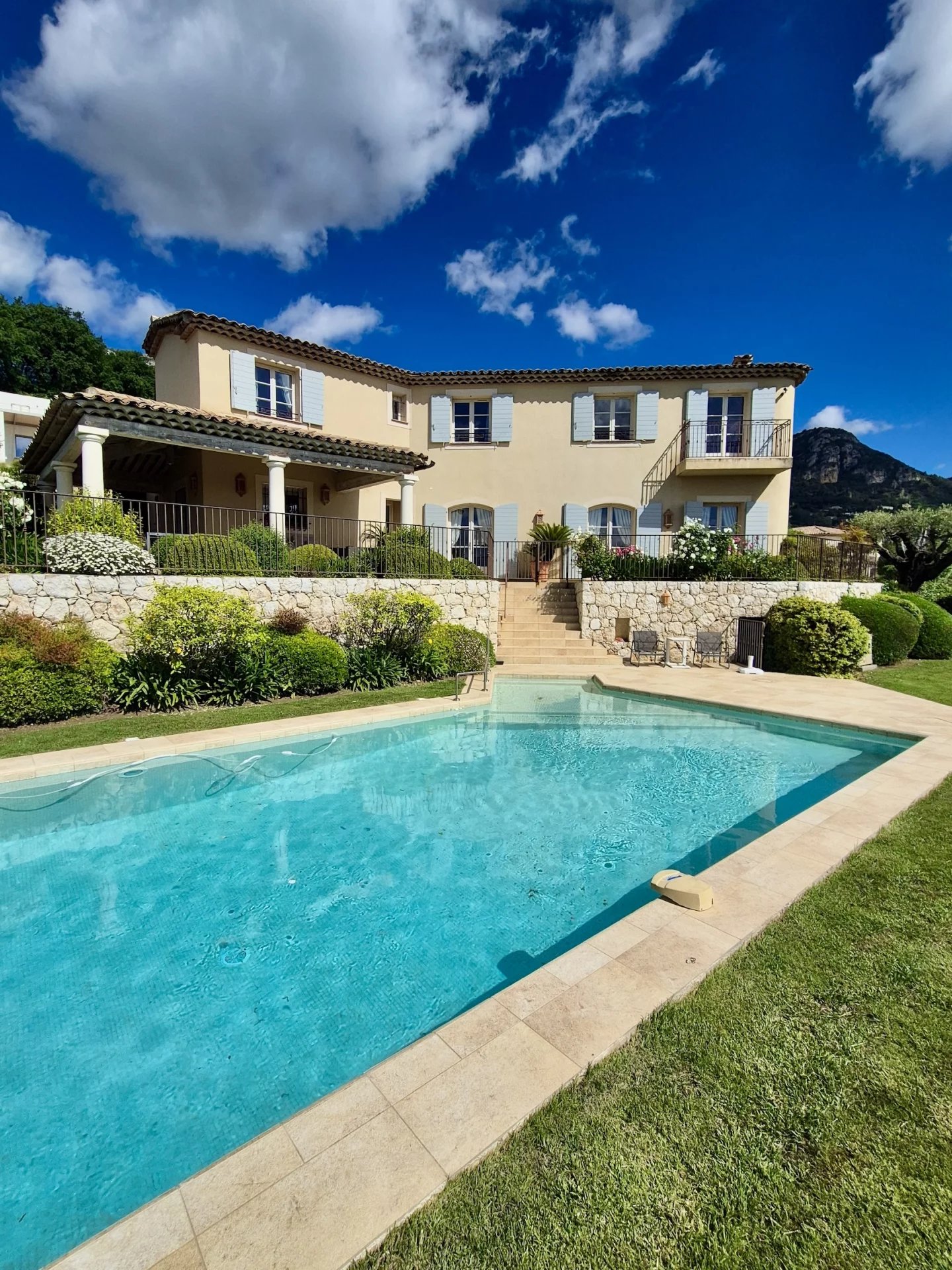  Image of Villa - 4 Bedrooms for Sale in Alpes-Maritimes-Vence-France, Image 17