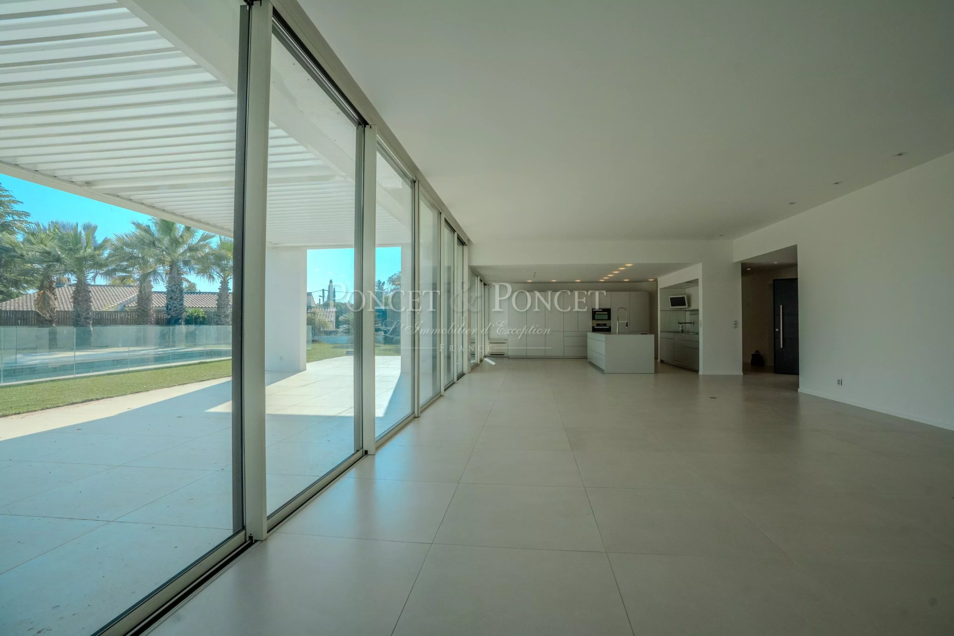 6 Bedroom Villa/Townhouse's Image 4