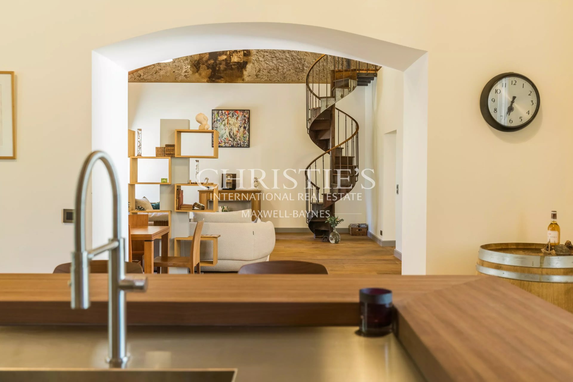 6 Bedroom Villa/Townhouse's Image 12