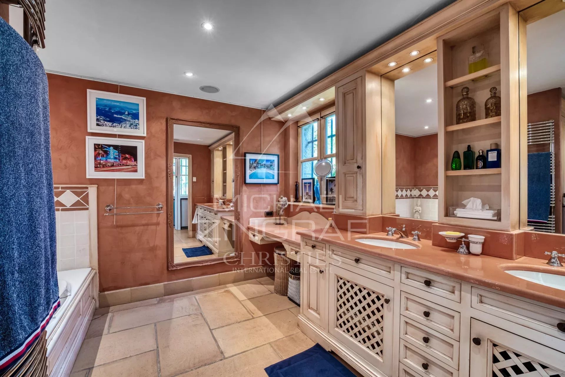 5 Bedroom Villa/Townhouse's Image 5
