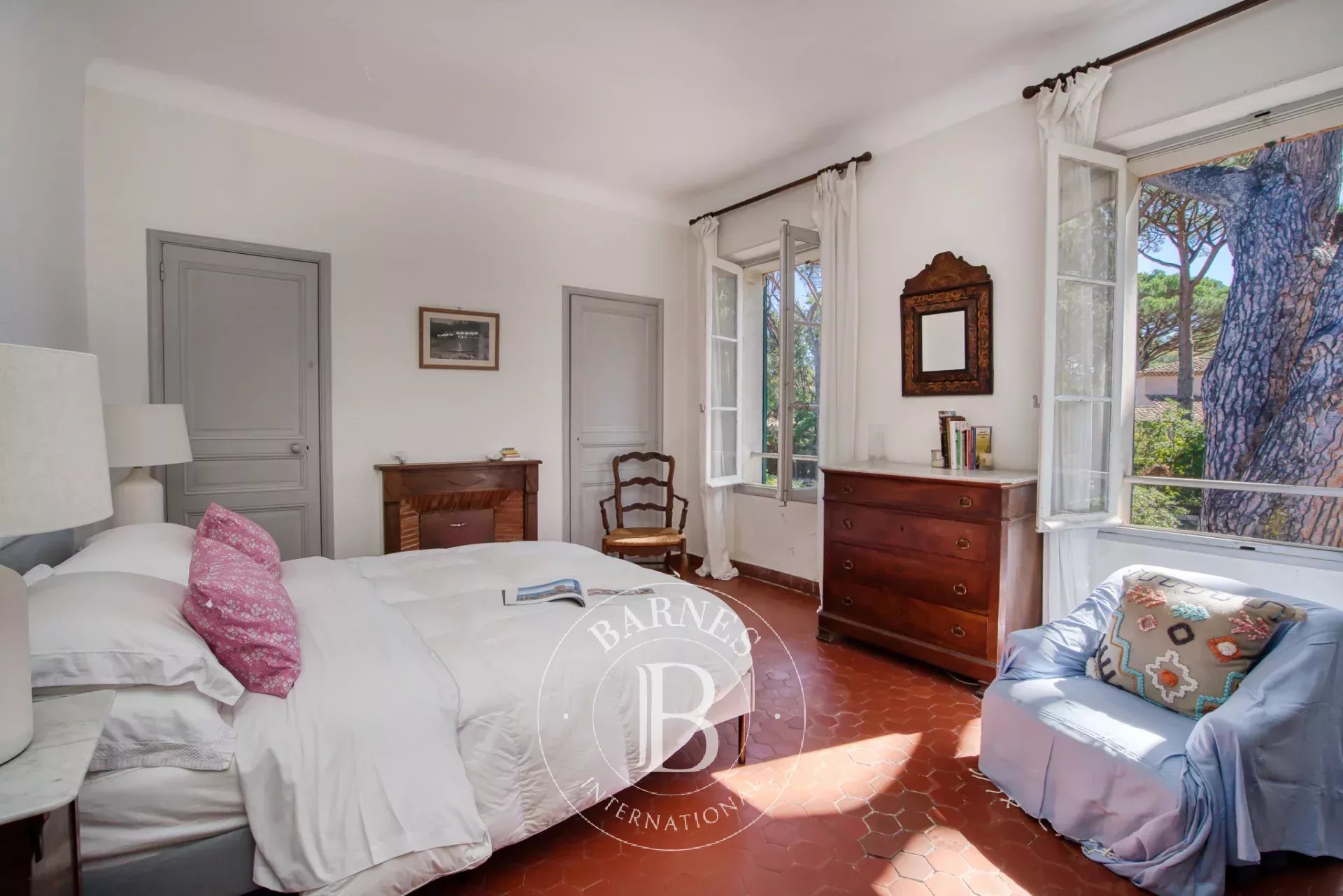 SOLE AGENT - SAINT-TROPEZ - MANSION - CITY CENTER - picture 6