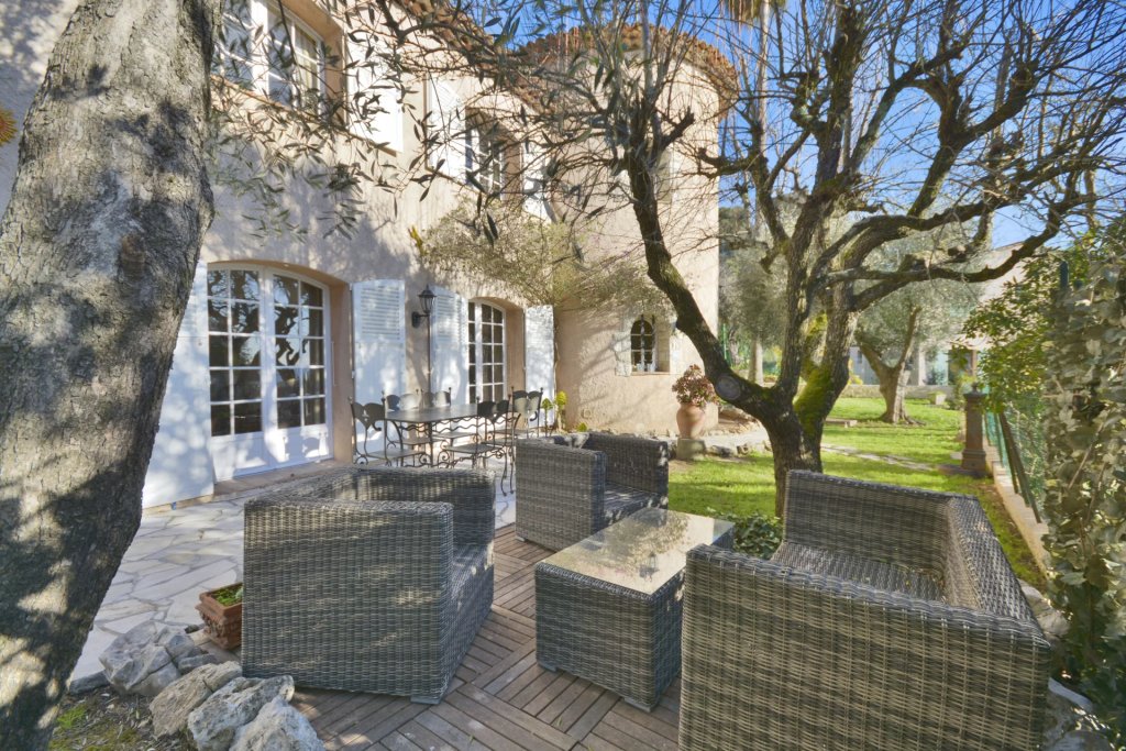 Villa for sale in Le Cannet — Villa for sale in Le Cannet Sea View Bastide with Garden and Pool