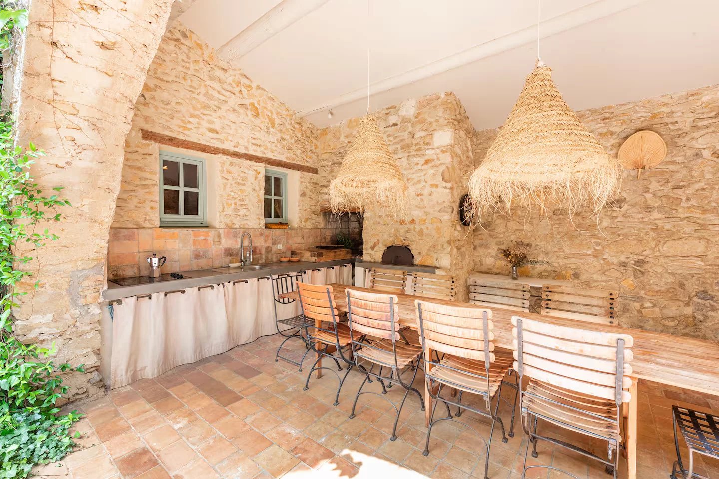 Exceptional Property: 18th-century silkworm farm renovated – Near Aix-en-Provence