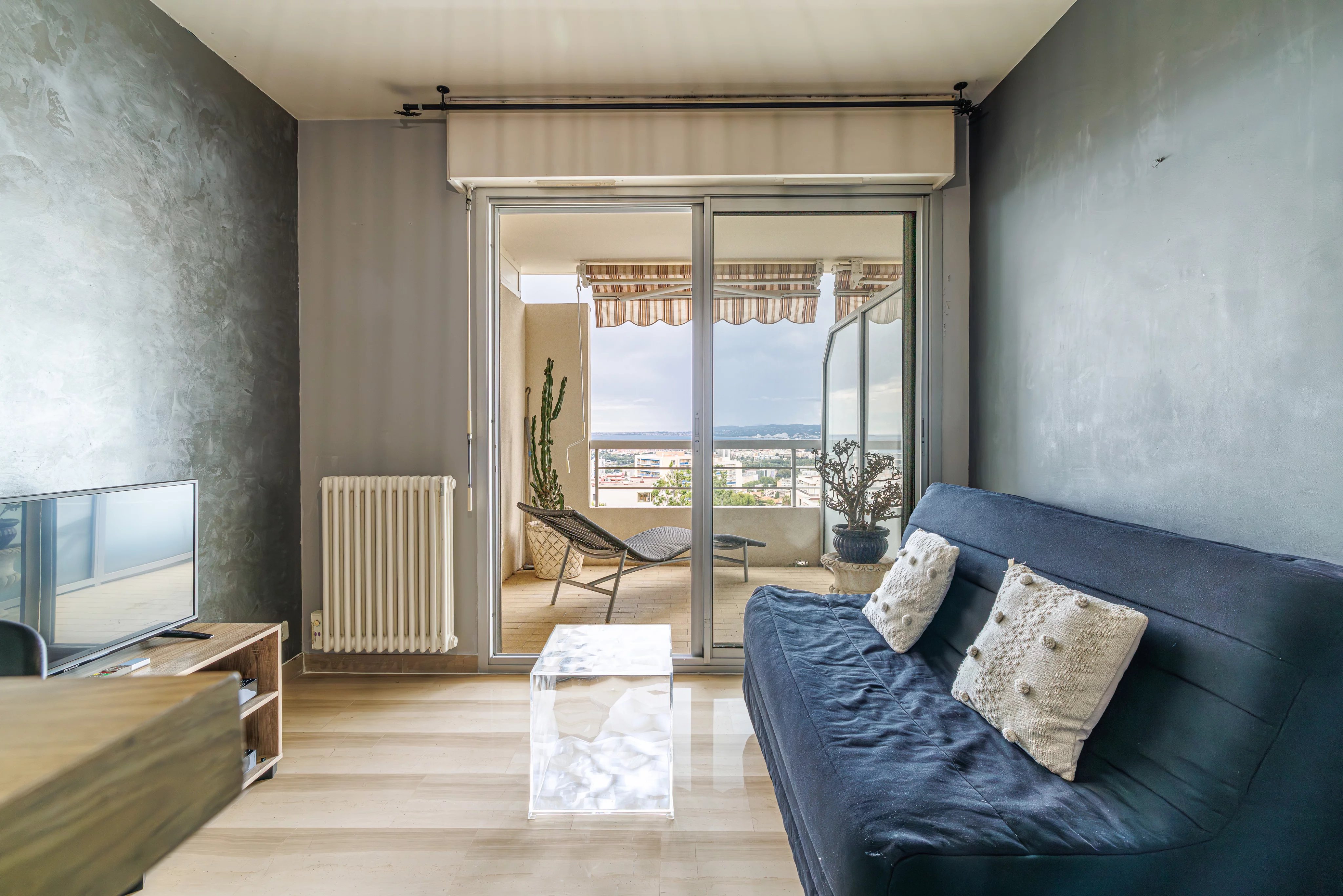 CORNICHE FLEURIE - STUDIO - BALCON