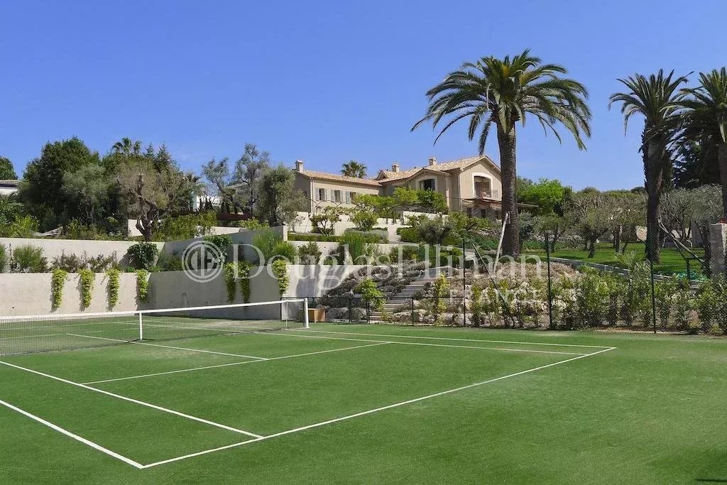 CAP D&rsquo;ANTIBES – Superbe propriété avec tennis et piscine - Image nᵒ2