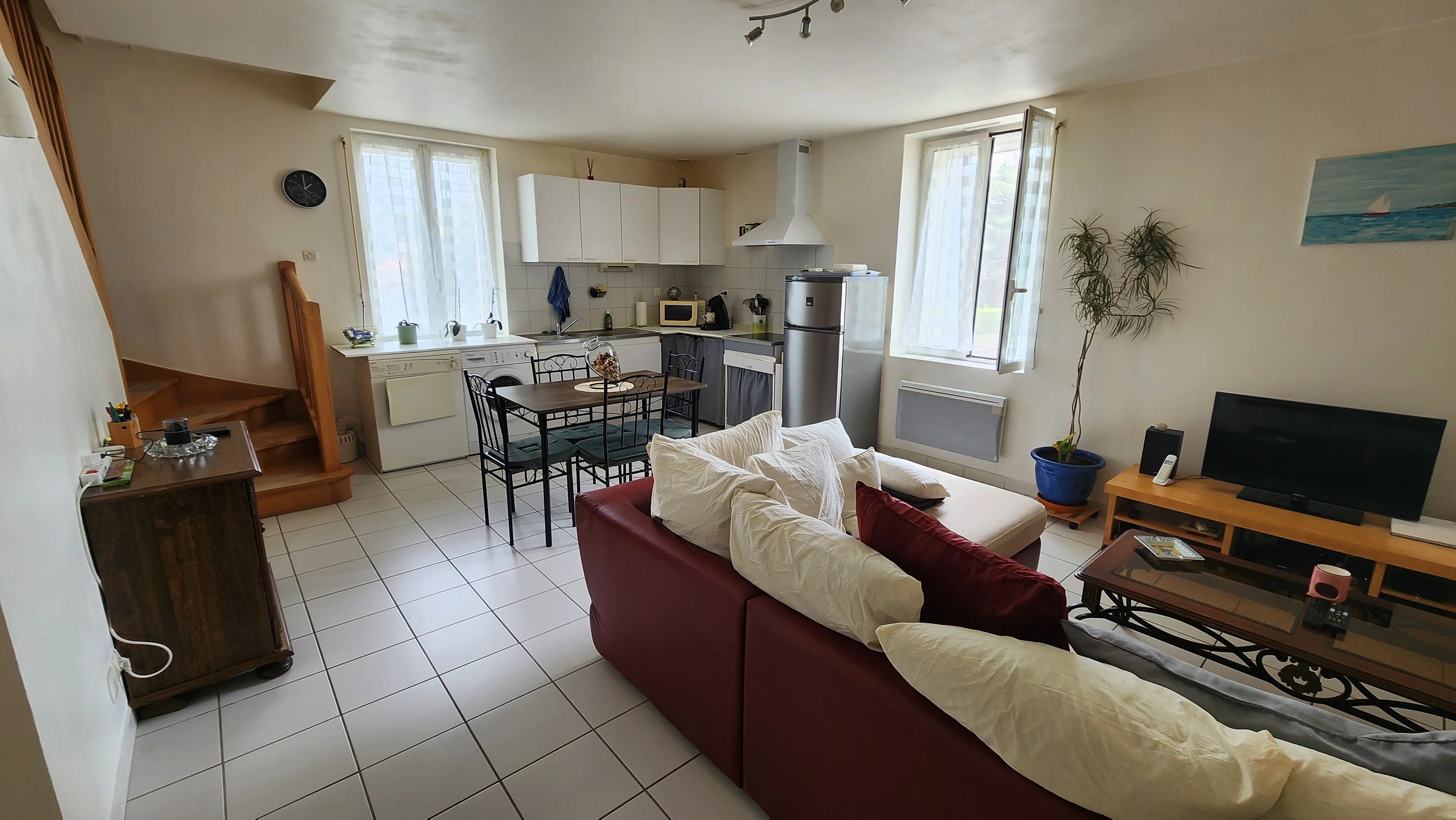 EXCLUSIVITÉ NAY, A VENDRE Appartement T3 duplex 48,99 m² au 1er étage, vendu loué