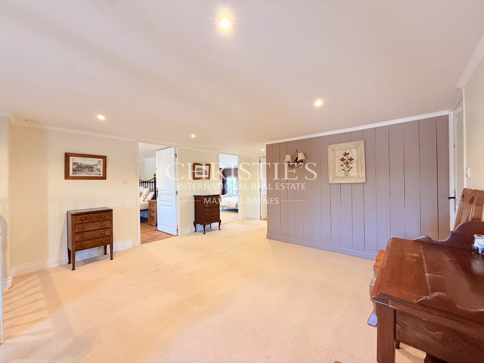 11 Bedroom Villa/Townhouse's Image 16