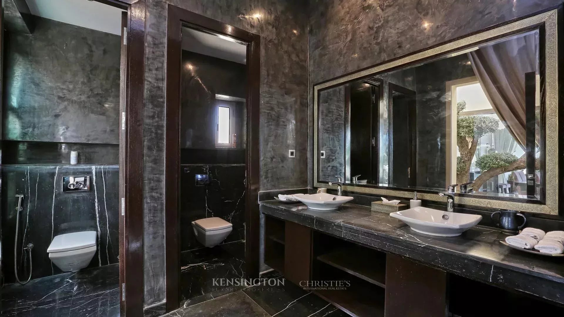 6 Bedroom Villa/Townhouse's Image 43