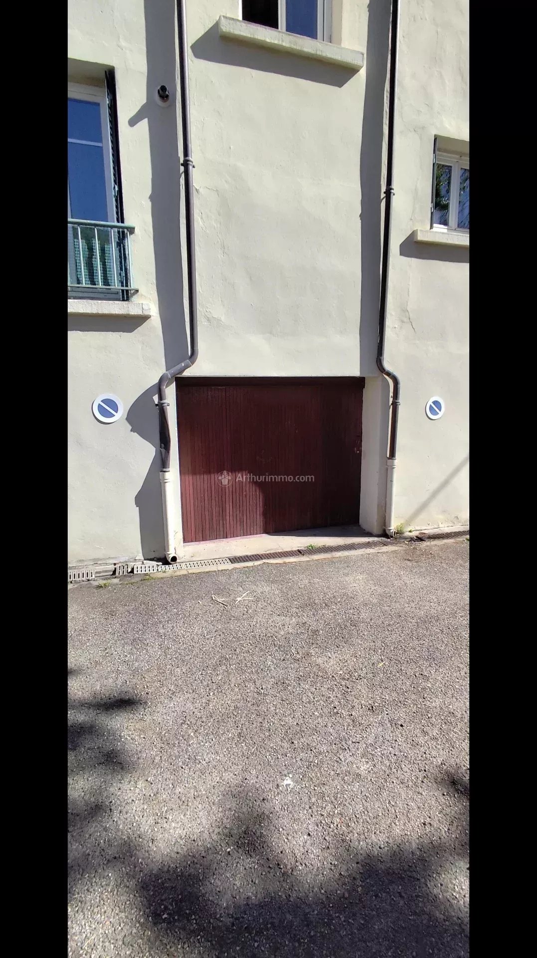 À louer – Garage fermé – Villeurbanne (Cours Tolstoï / Grand Clément) - Photo 3