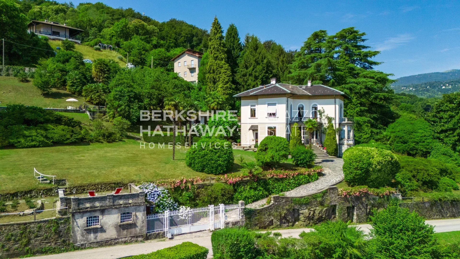 Название: Villa La Brisina — Историческая вилла с видом на Борромейский залив