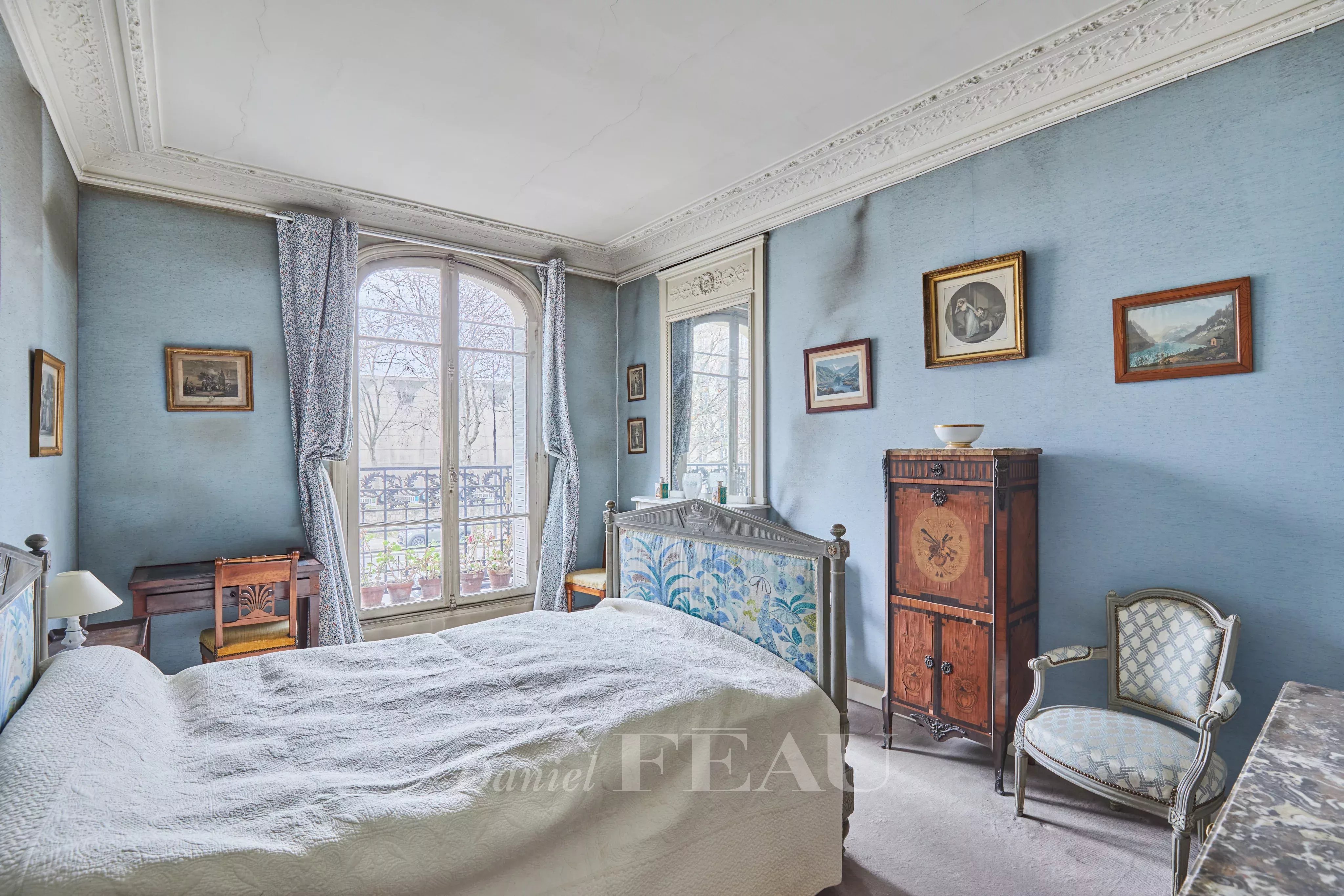 Sale Apartment Paris 7th