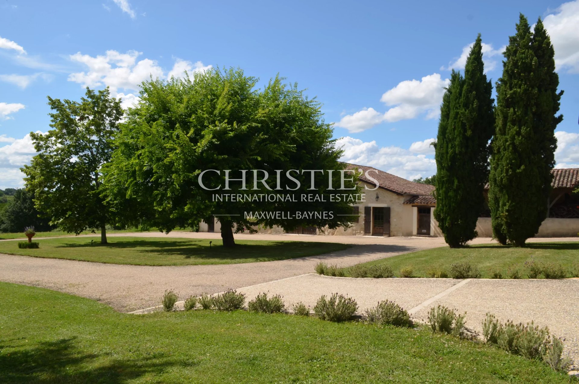 8 Bedroom Vineyard's Image 3